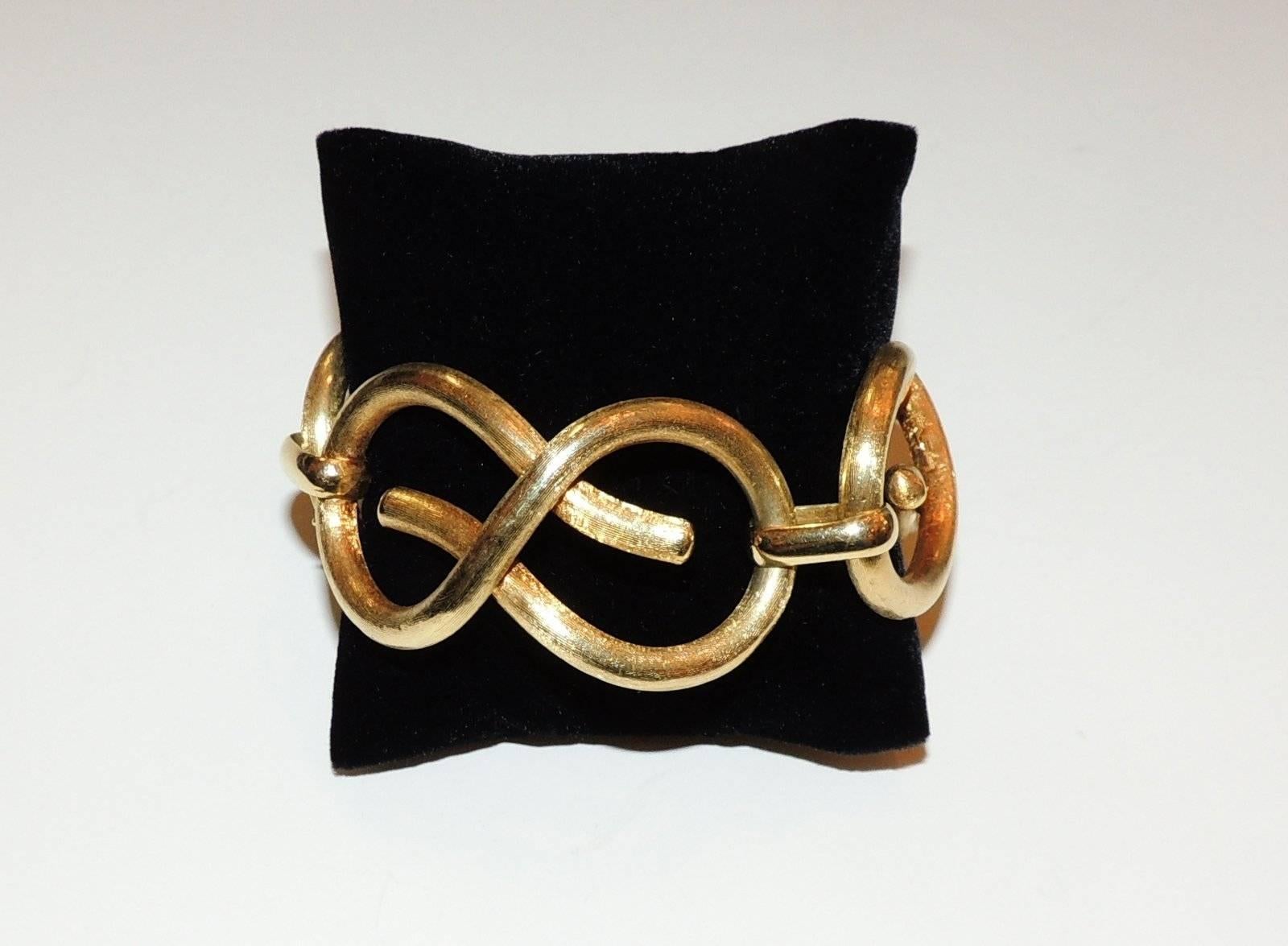 Cool Elegant Mid-Century Modern Deco 18-Karat Gold Large Link Bracelet In Good Condition In Roslyn, NY
