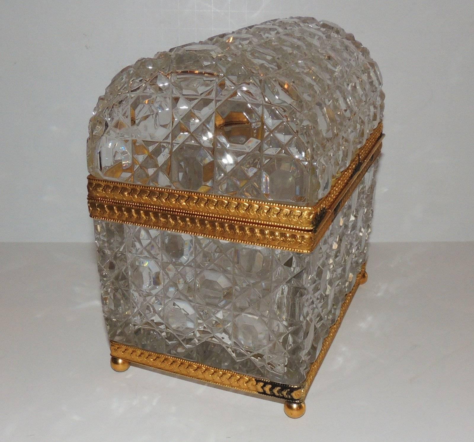 Mid-20th Century French Ormolu Faceted Cut Crystal Dome Ormolu Wreath Bow Box Casket Jewelry Case