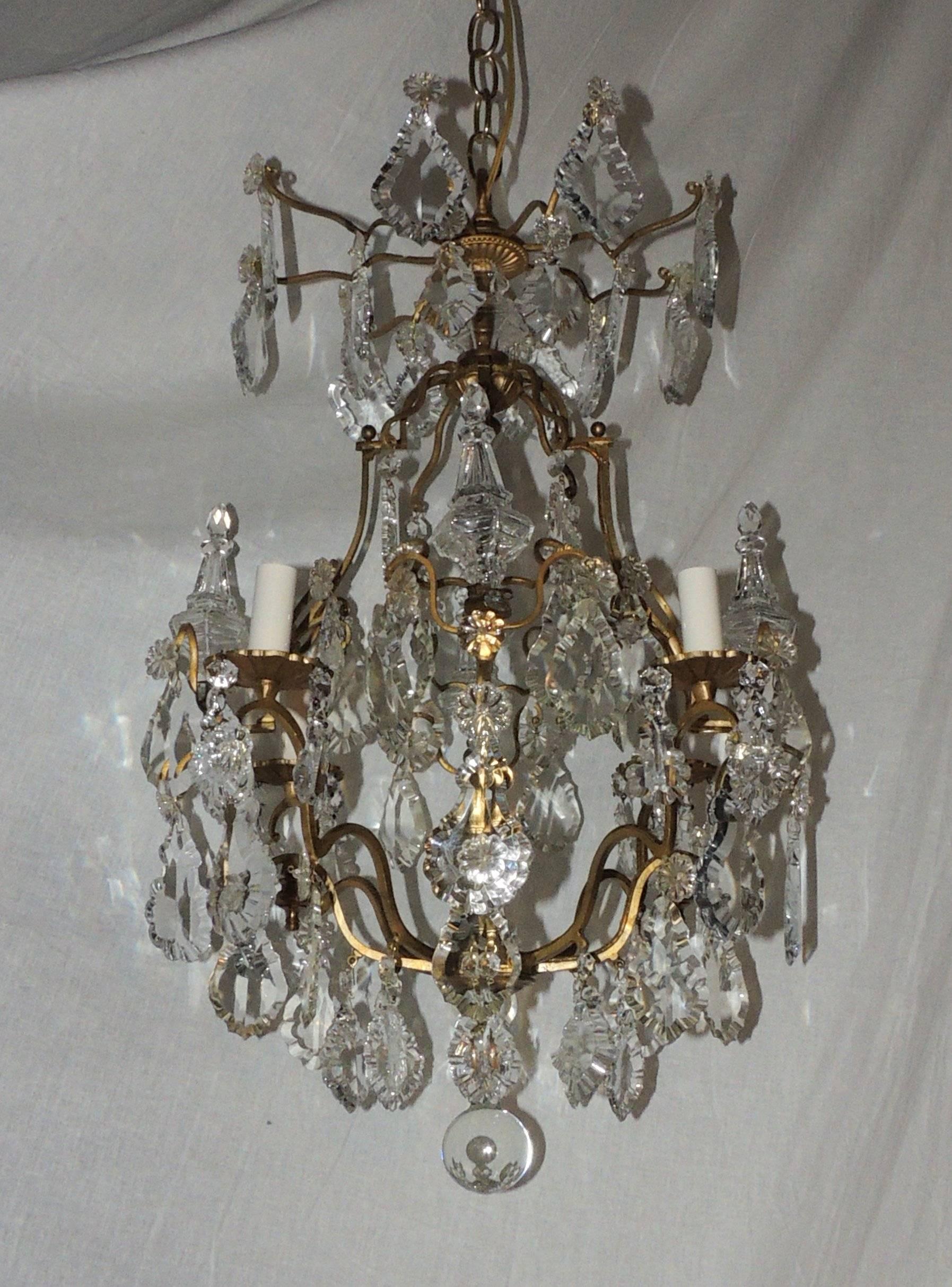 A lovely petite French four-light gilt chandelier decorated with flat bevelled crystals and Obelisk spires accenting the chandelier.

Measures: 25