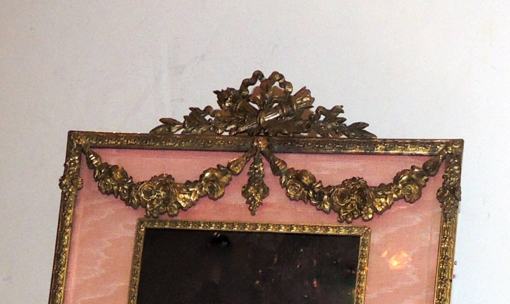 Wonderful French Empire Neoclassical Doré Bronze Ormolu Rose Silk Picture Frame In Good Condition In Roslyn, NY