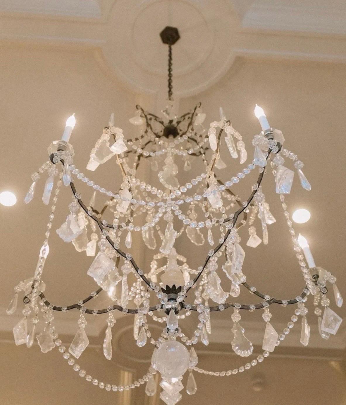 Italiano Meraviglioso lampadario Baguès Rock Crystal Swag Large Jansen in oro e argento in vendita