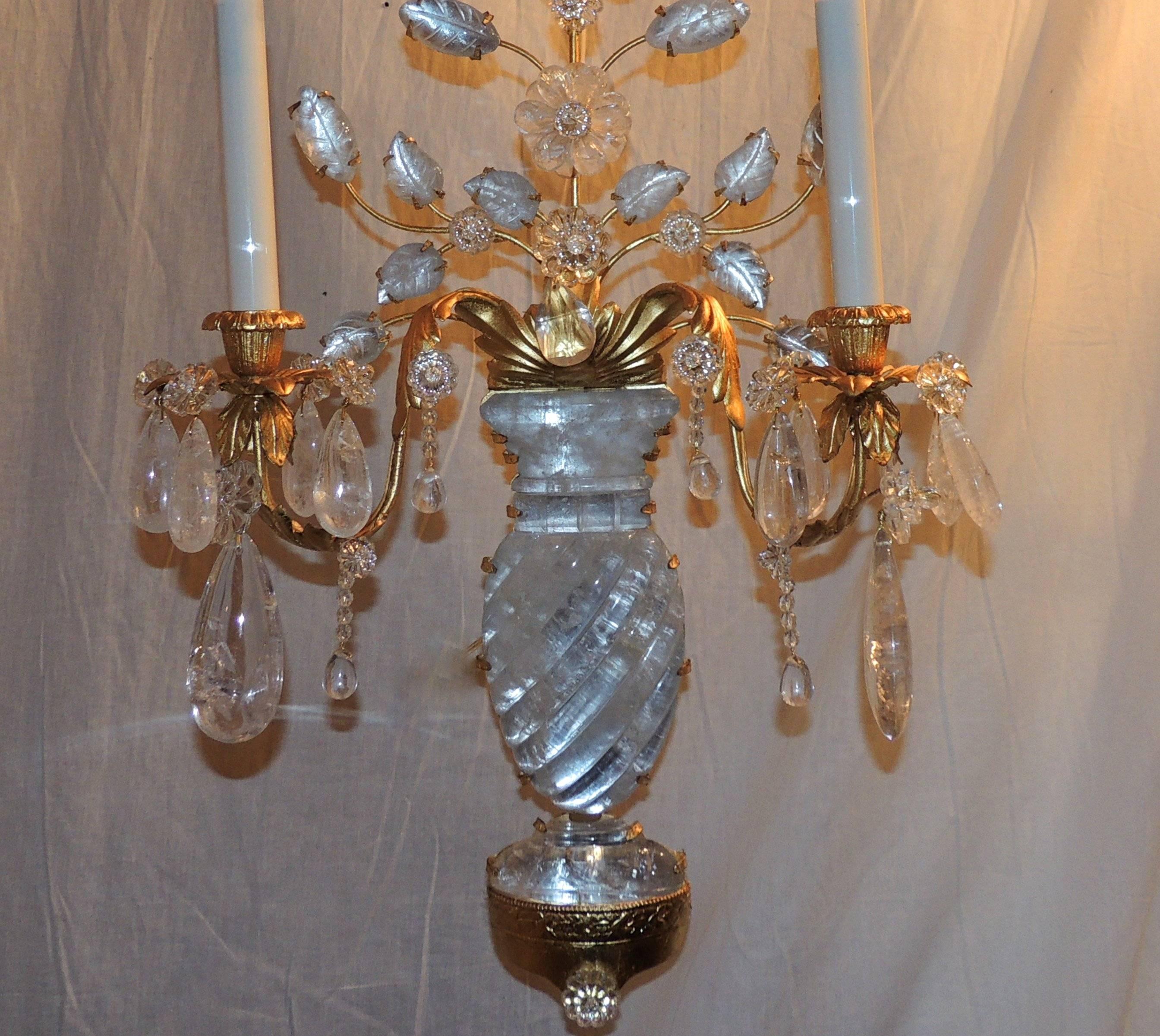 Modern Transitional Pair of Gilt Rock Crystal BaguèS Flowers Candelabra Sconces In Good Condition In Roslyn, NY