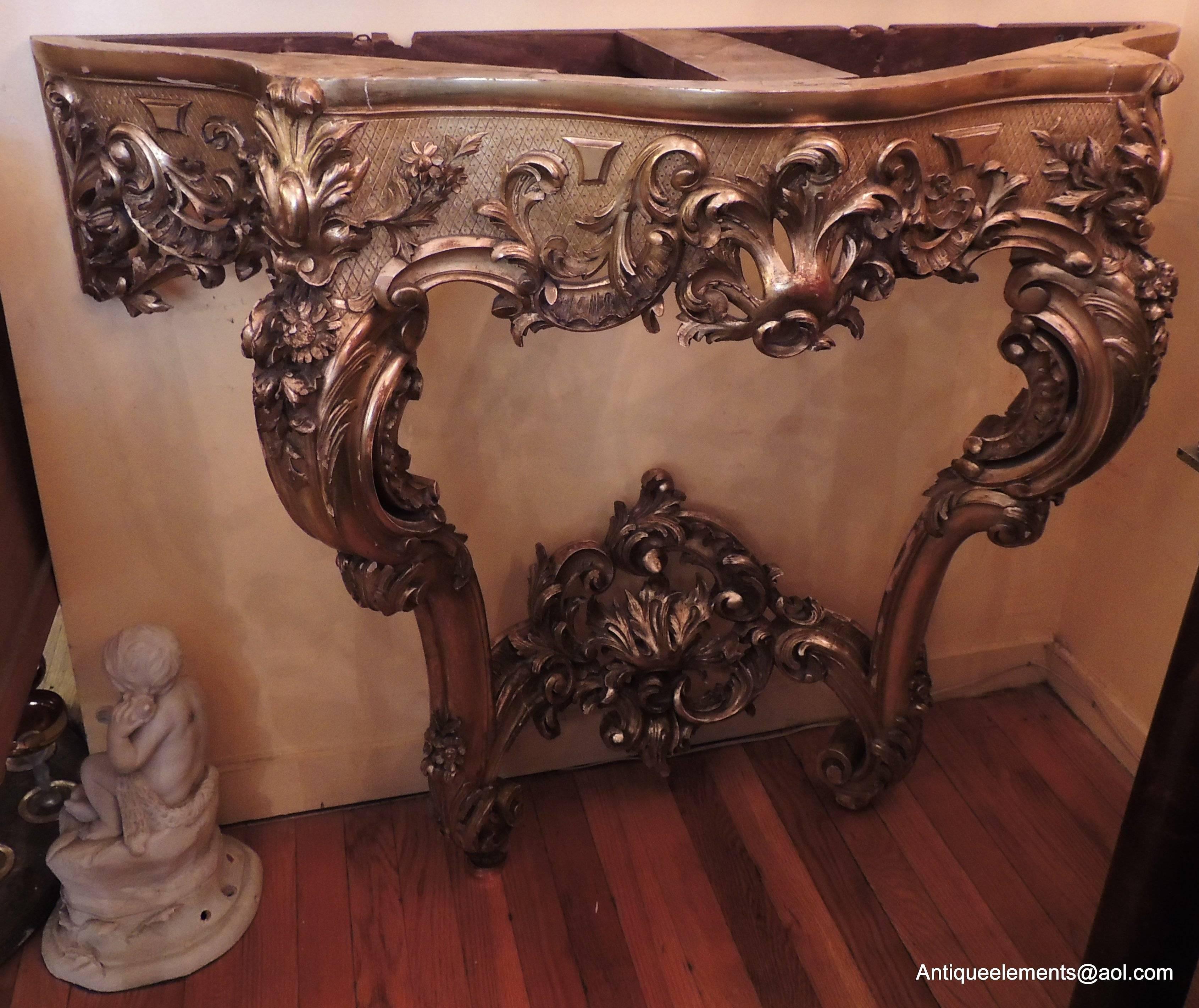 Wood Elegant French 19th Century Carved Giltwood Console with Rouge Marble Top For Sale