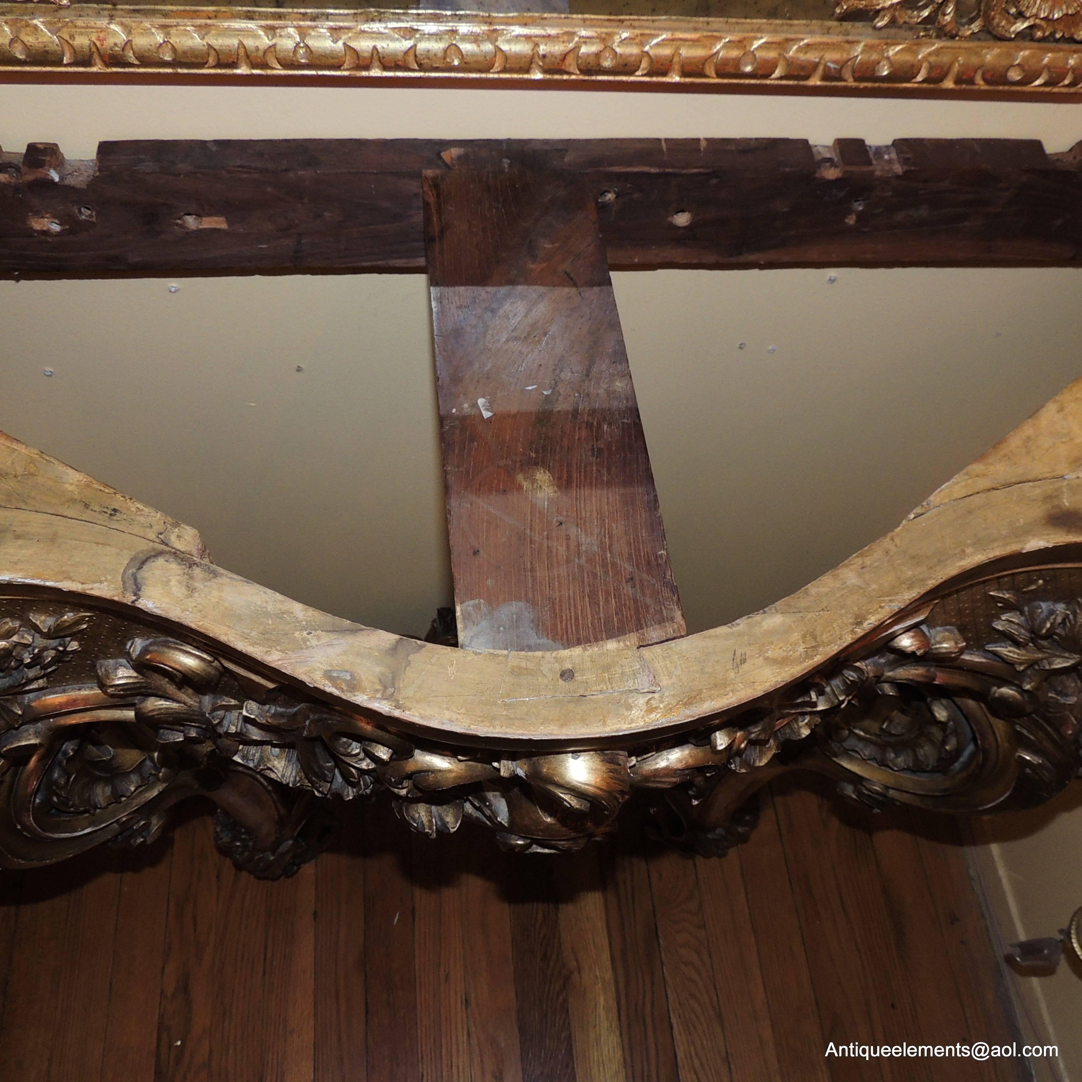 Elegant French 19th Century Carved Giltwood Console with Rouge Marble Top For Sale 1