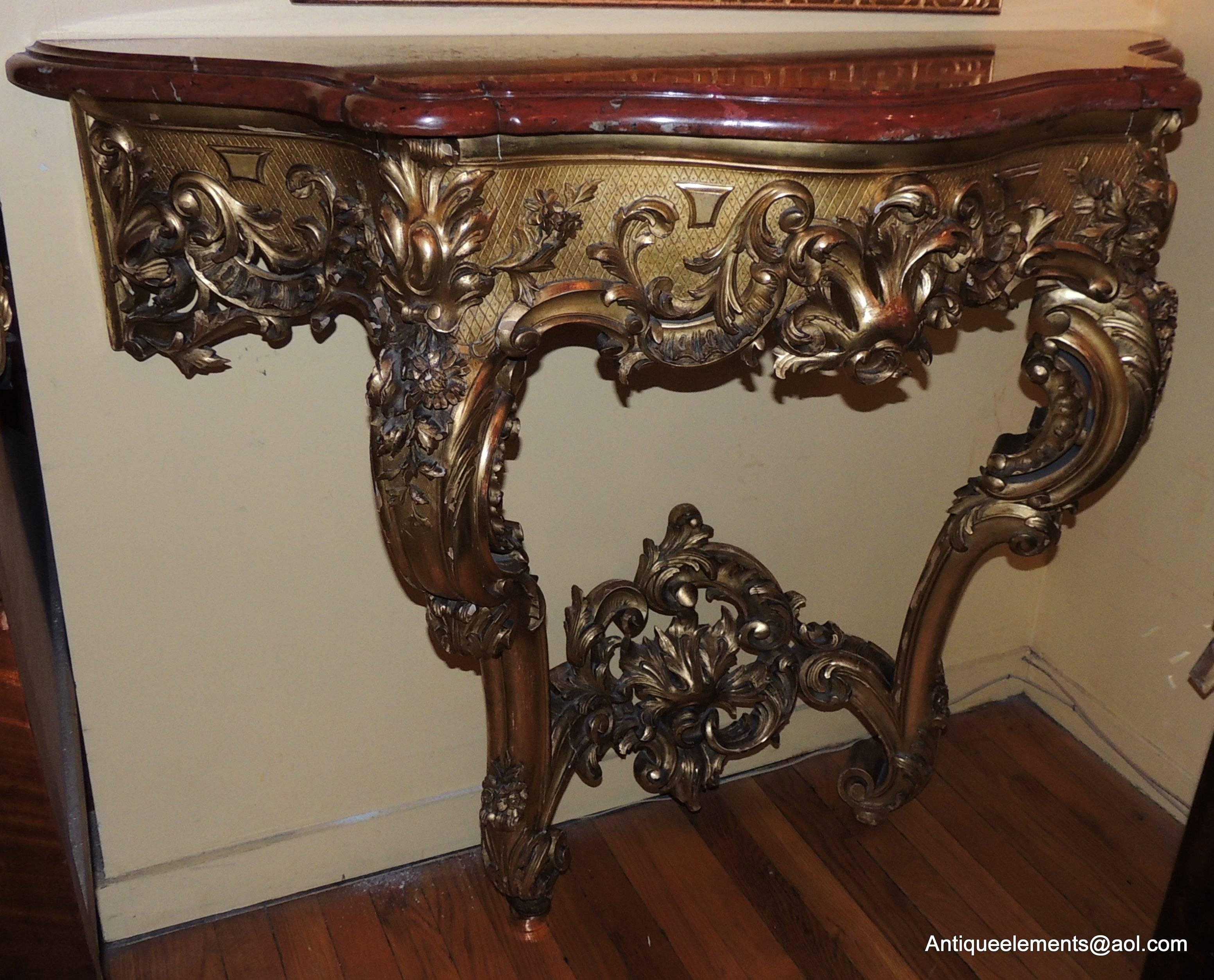 Elegant French 19th Century Carved Giltwood Console with Rouge Marble Top In Good Condition For Sale In Roslyn, NY