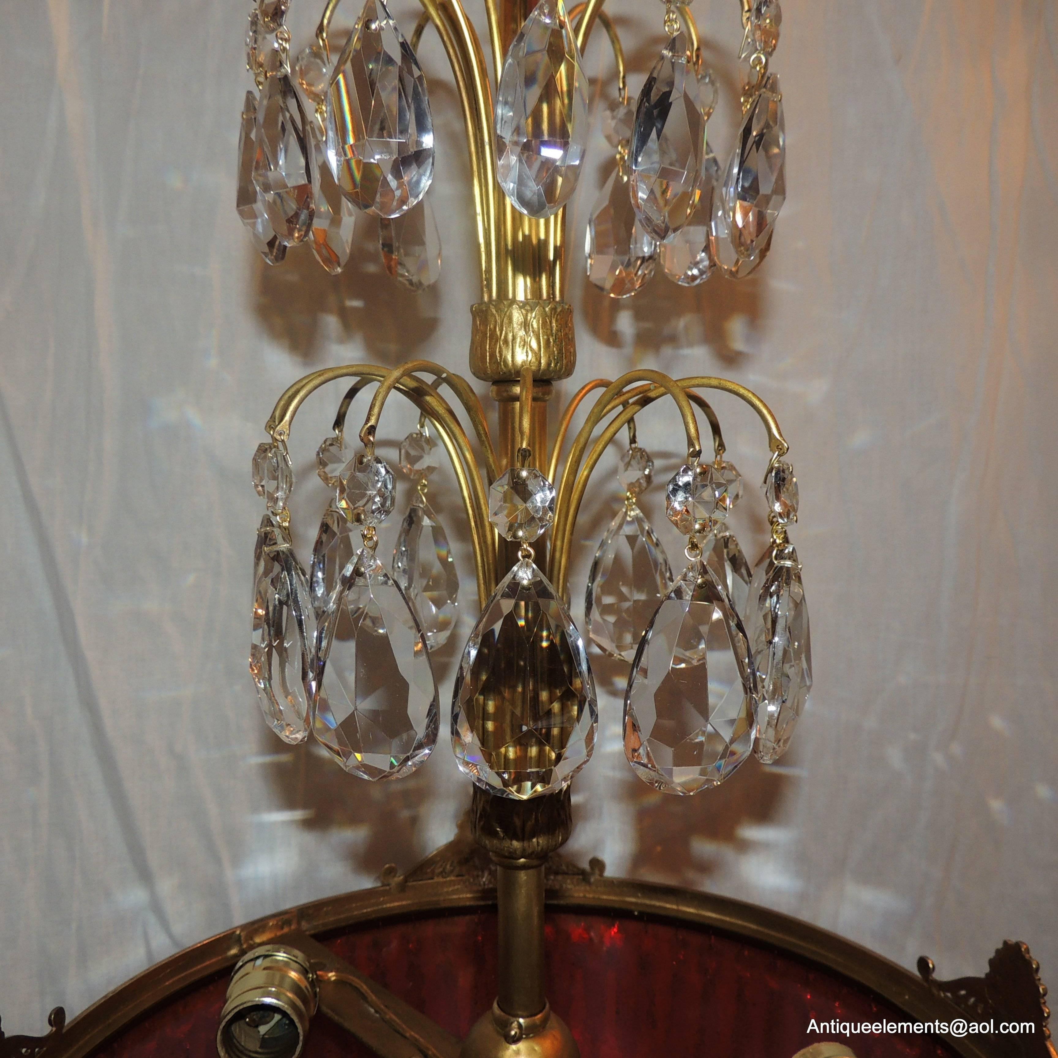 Début du 20ème siècle Lustre néoclassique baltique de style Dor en bronze et verre rouge cristal en vente