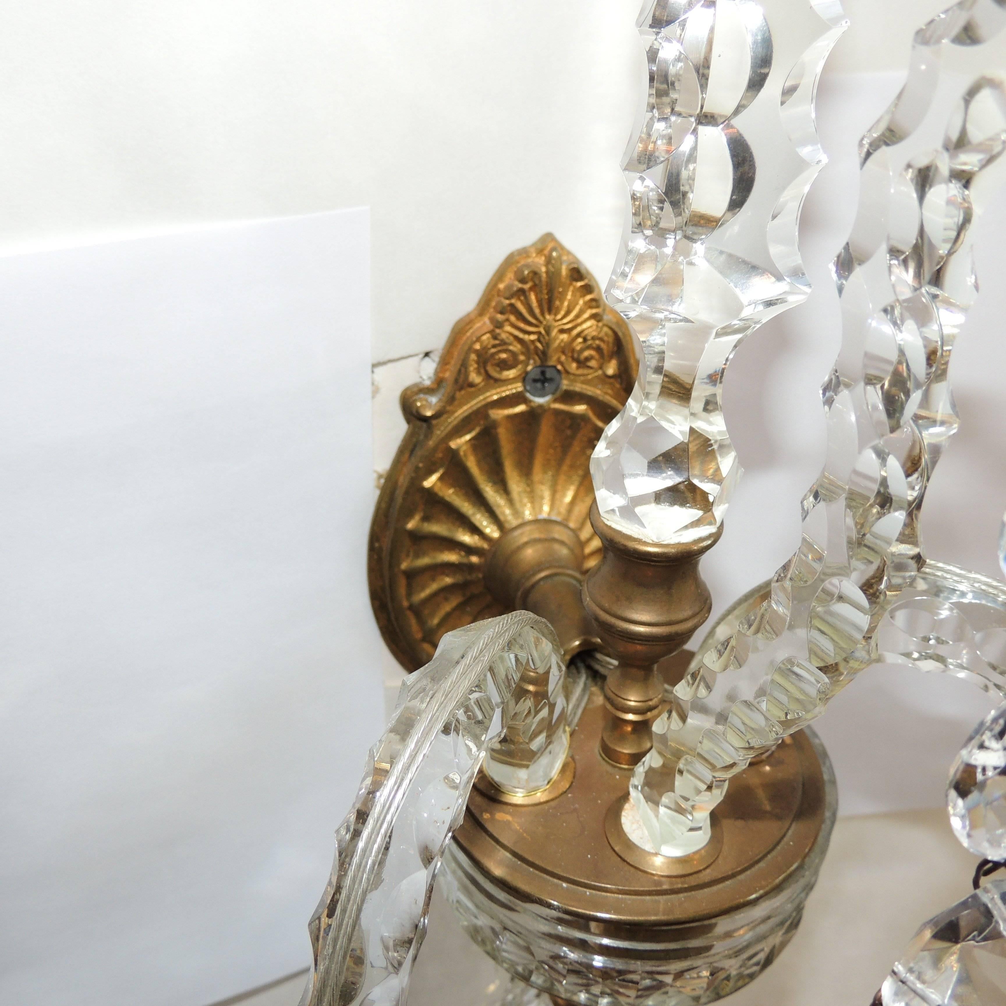Early 20th Century Elegant Very Fine Pair Georgian Cut Crystal Bronze English Wall Lights Sconces  For Sale