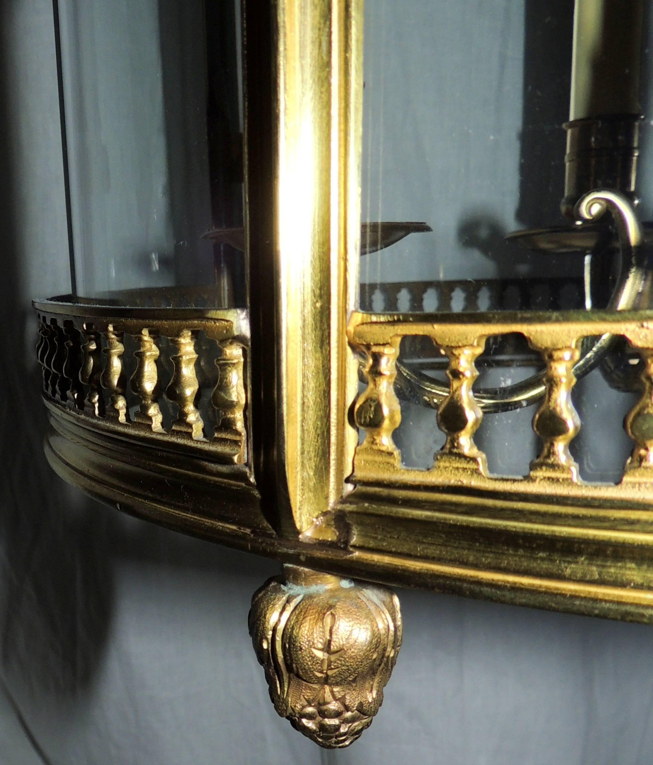 Hervorragende große französische vergoldete Bronze Schleifen-Laterne, feine Kronleuchter-Leuchte (Französisch) im Angebot