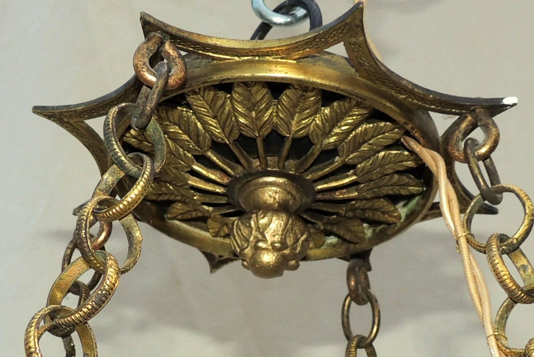 Neoklassischer französischer Empire-Kronleuchter aus patinierter Bronze und Kristall, Empire-Stil im Angebot 3