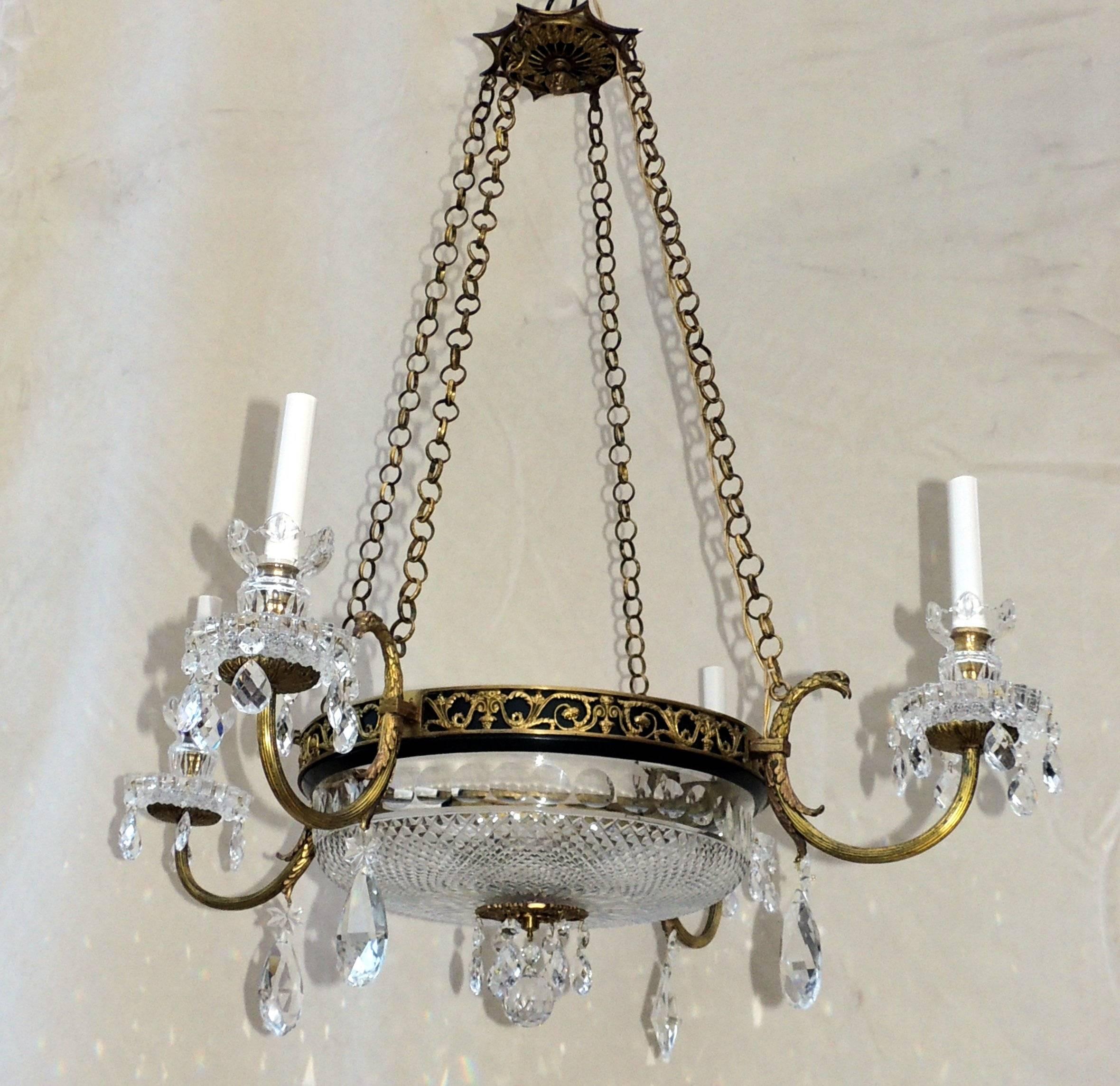 Bronzo Elegante lampadario neoclassico francese Impero in bronzo patinato e cristallo in vendita
