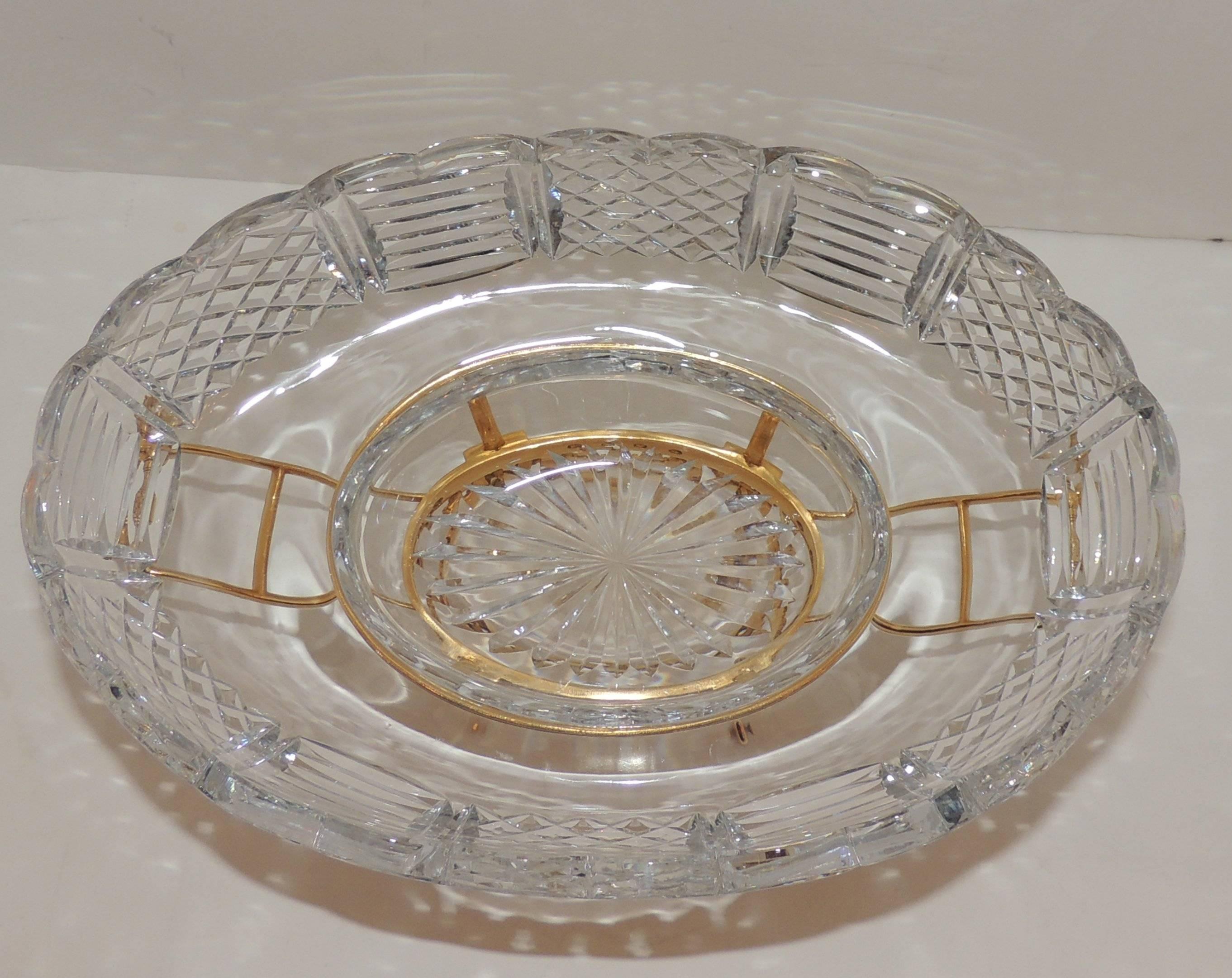 Realizzato con acquaforte Meraviglioso centrotavola francese Dore Bronze Filigree Swag Wreaths Cut Crystal Gilt in vendita