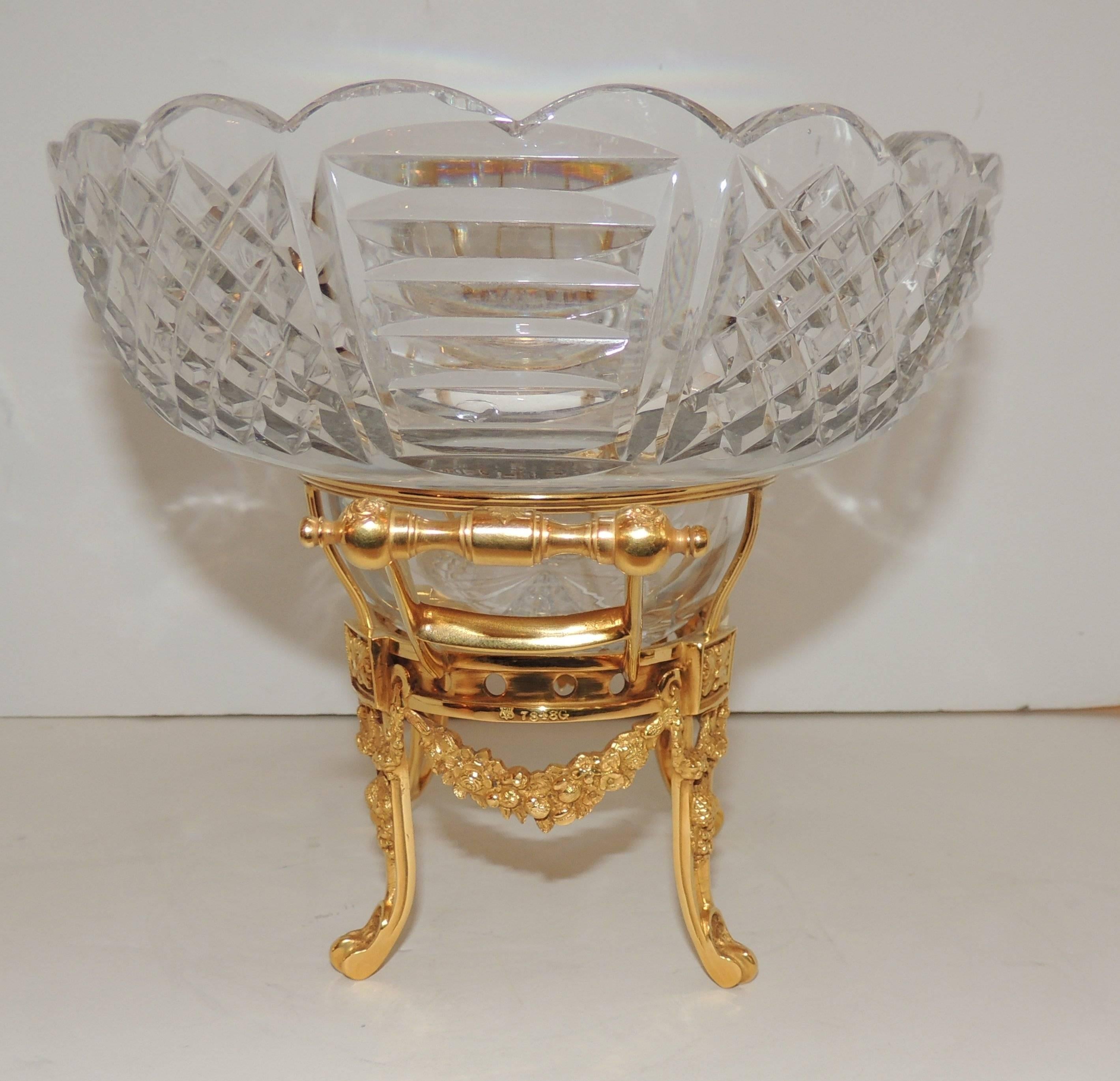 Inizio XX secolo Meraviglioso centrotavola francese Dore Bronze Filigree Swag Wreaths Cut Crystal Gilt in vendita