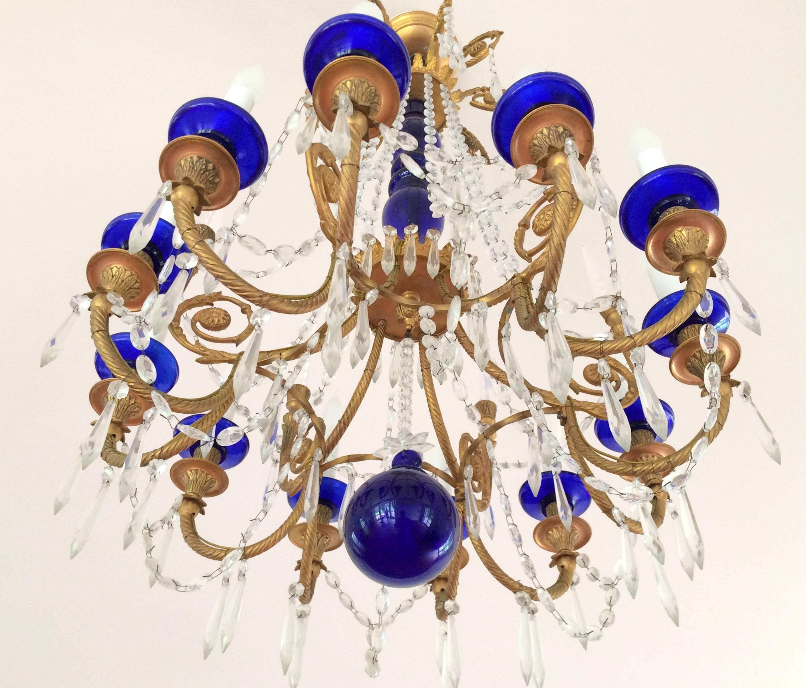 Französisches Paar Dor Bronze kobaltblauer Glas-Kristall-Regency-Kronleuchter, Regency im Zustand „Gut“ im Angebot in Roslyn, NY
