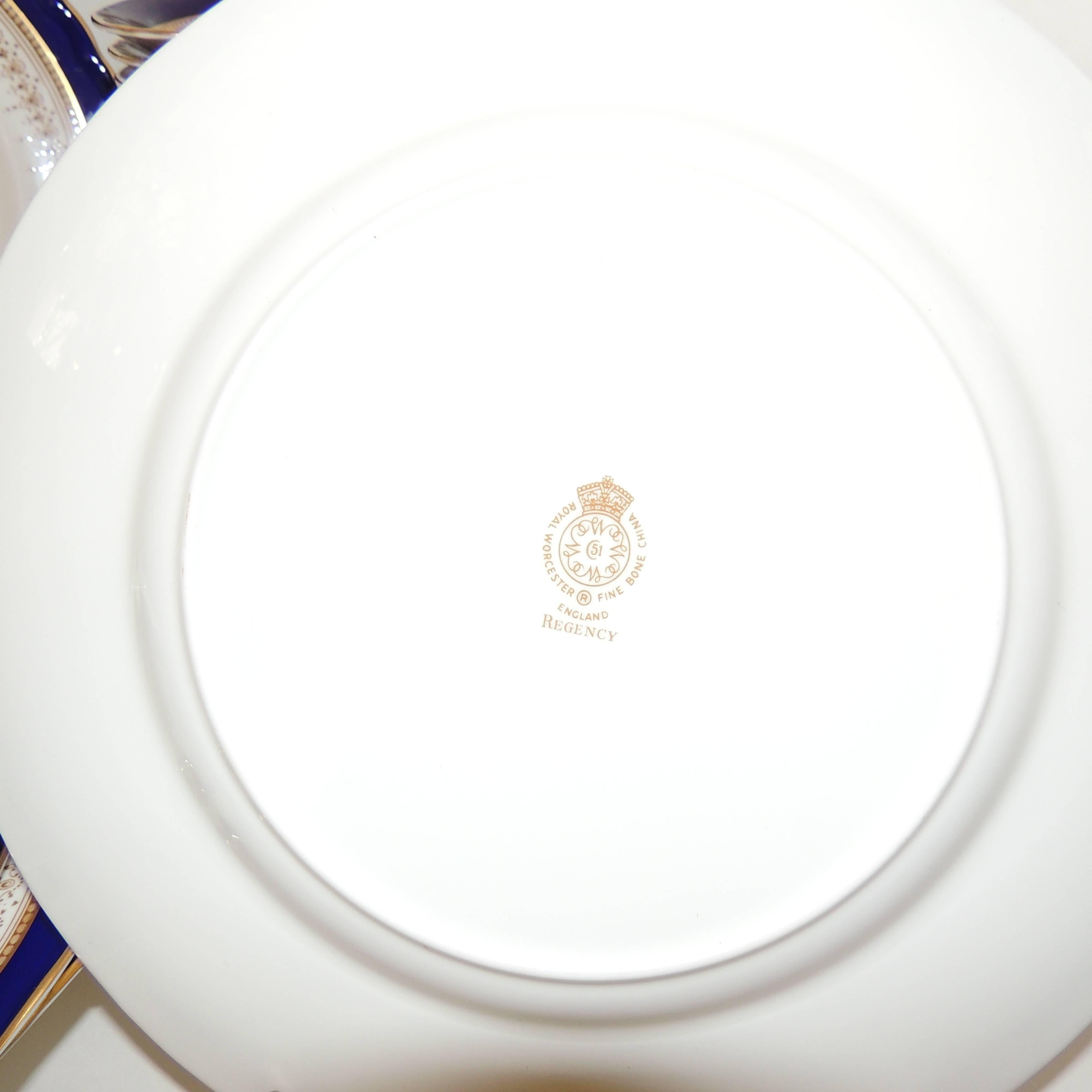 Wonderful Full Service 12 Royal Worcester Regency Royal Blue Fine China Set In Good Condition In Roslyn, NY