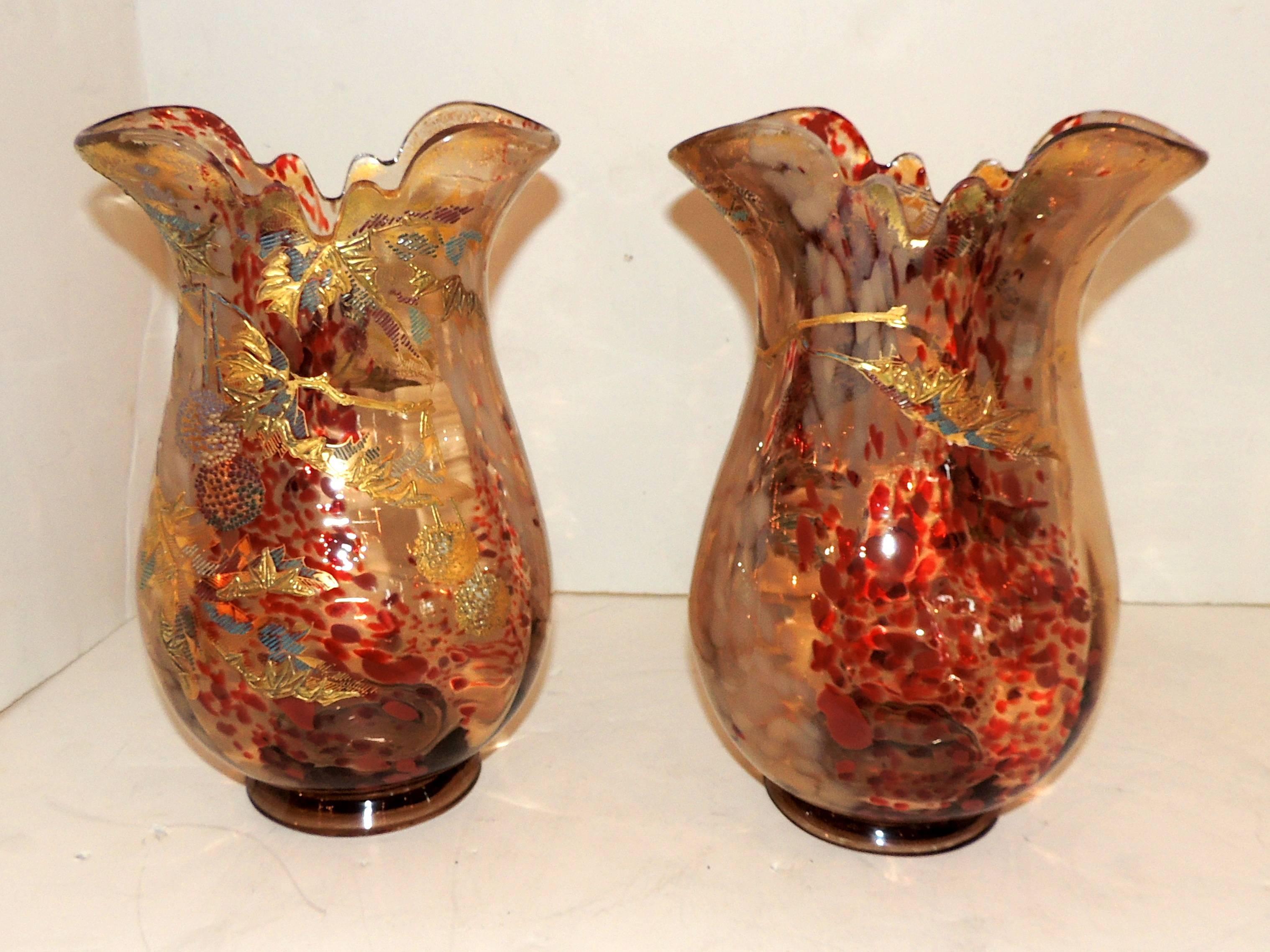 Début du 20ème siècle Merveilleuse paire de vases Moser en verre d'art de qualité supérieure et émaillé doré Art Nouveau Déco en vente