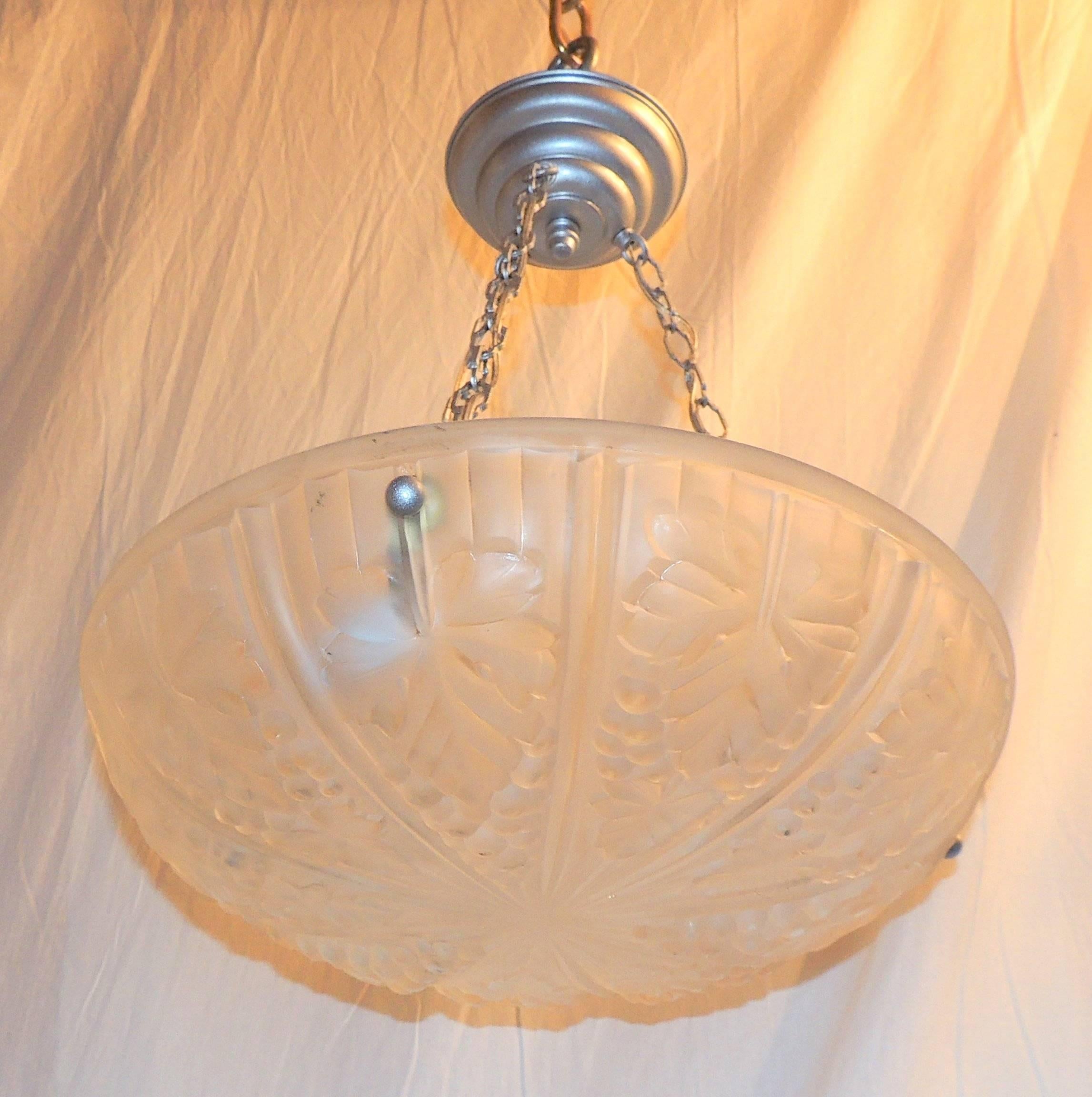 A wonderful silver and frosted Art Deco glass with leaf and fern design with three interior lights. Completely redone from sockets to wires to silver patina.

Measures: 14