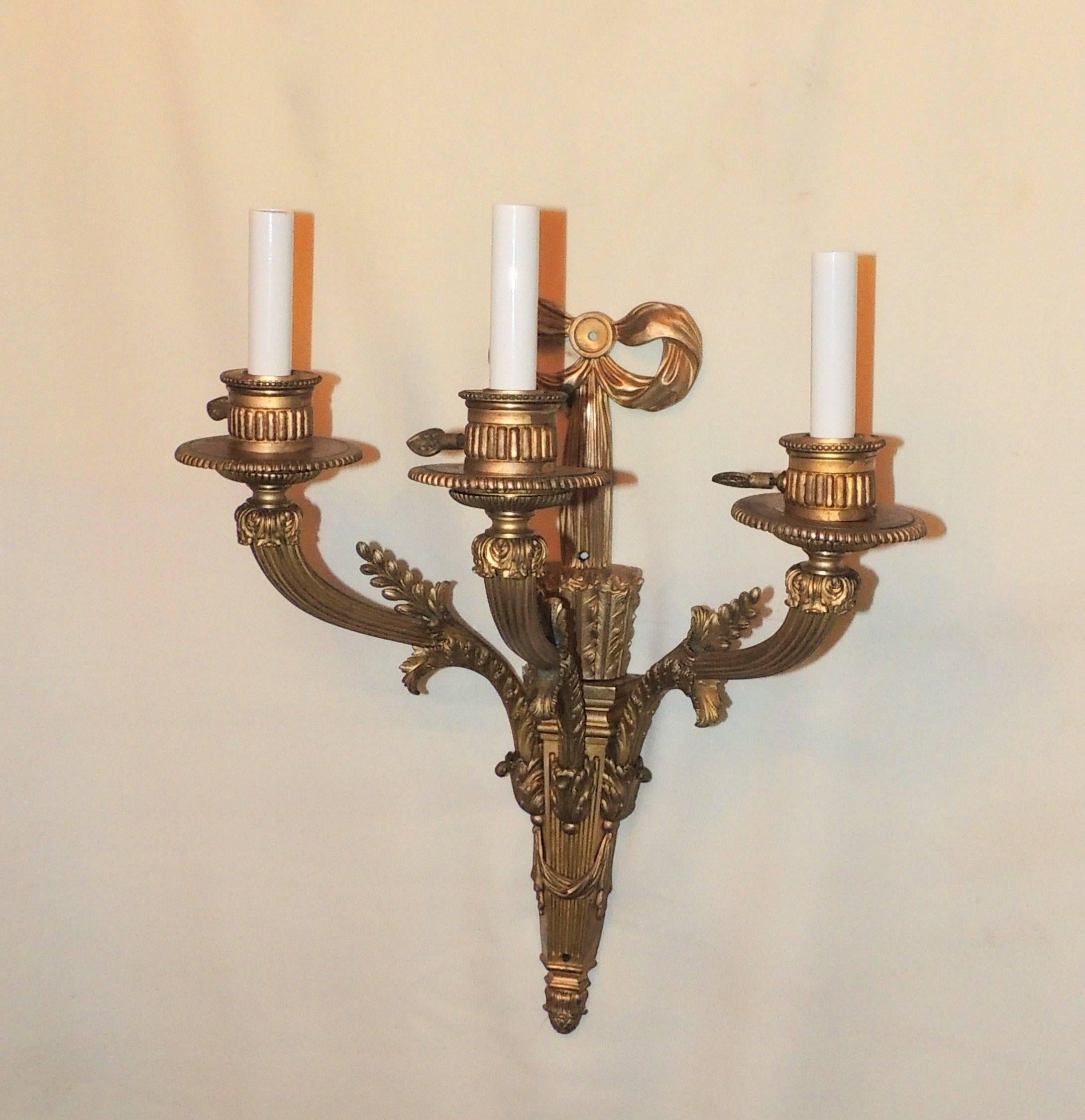 Beautiful Large Three-Arm Caldwell Gilt Doré Bronze Regency Sconces Ribbon Top For Sale 5