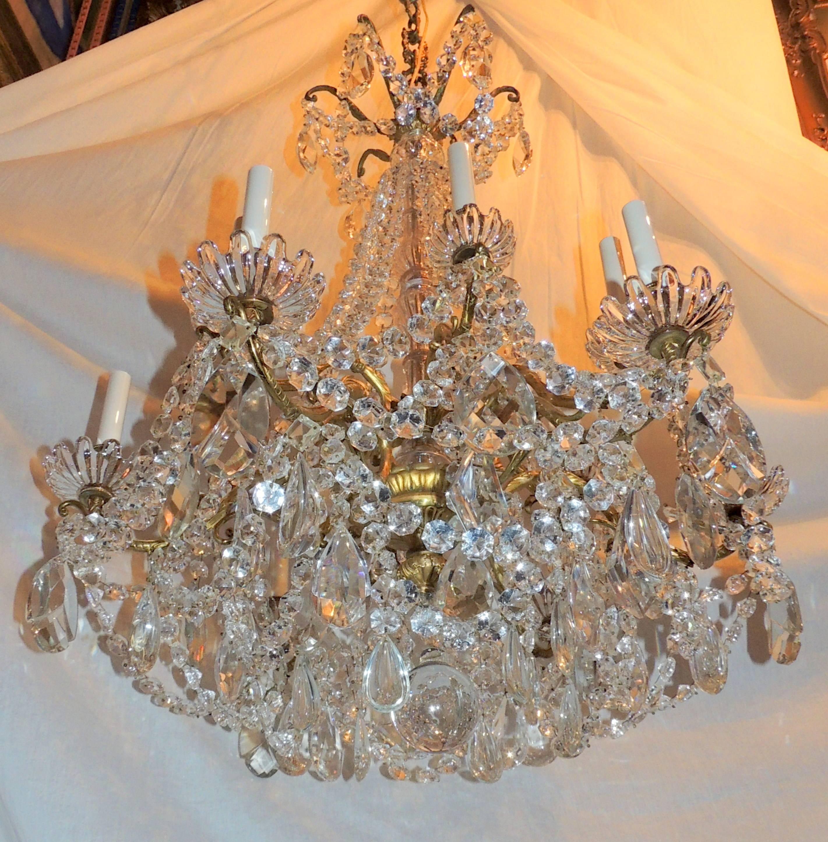 Early 20th Century Wonderful French Baccarat Bronze and Crystal Twelve-Light Cascading Chandelier