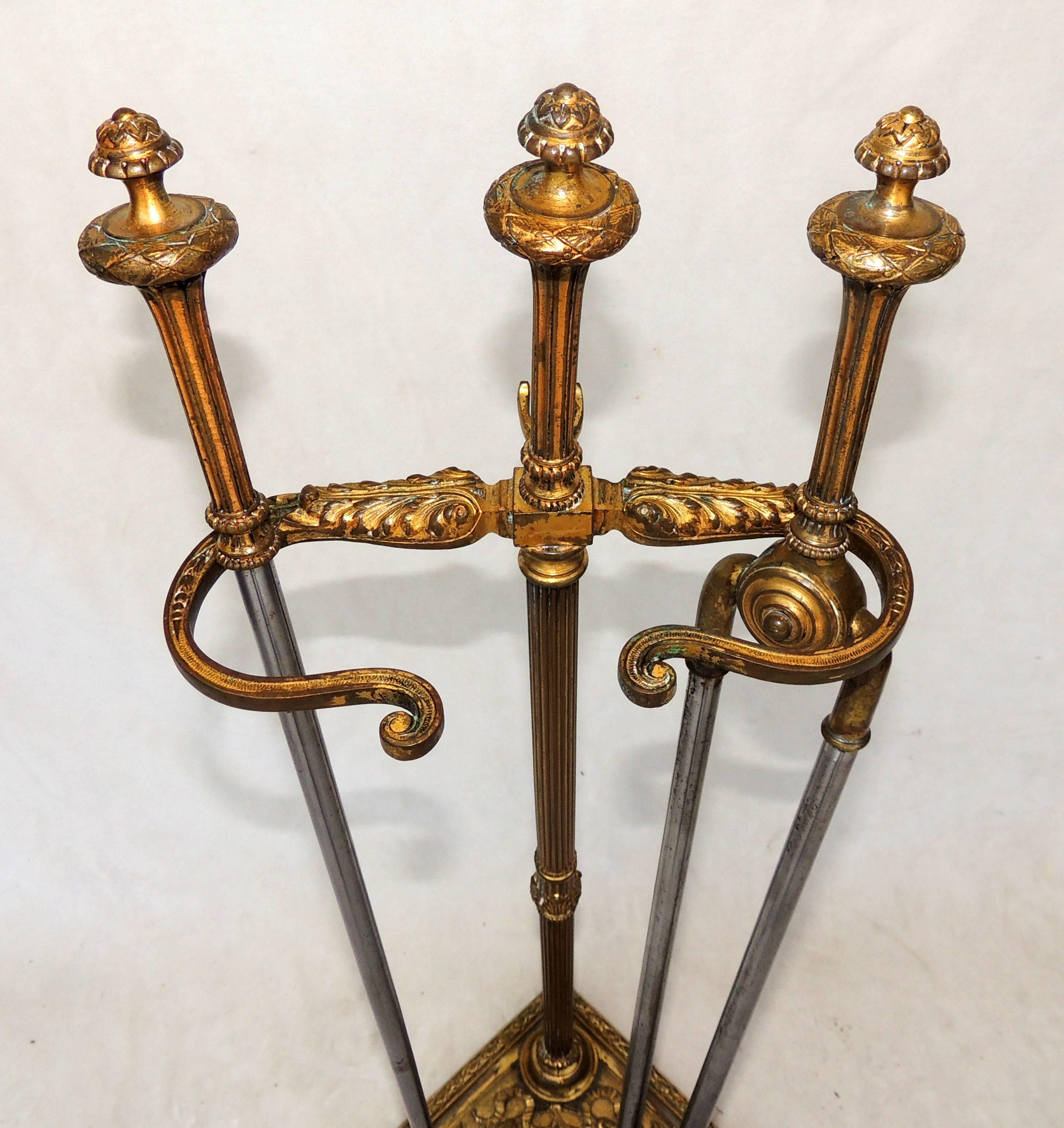 Wonderful French Bronze Fire Place Set Tool Neoclassical Caldwell Garland Swag In Good Condition In Roslyn, NY