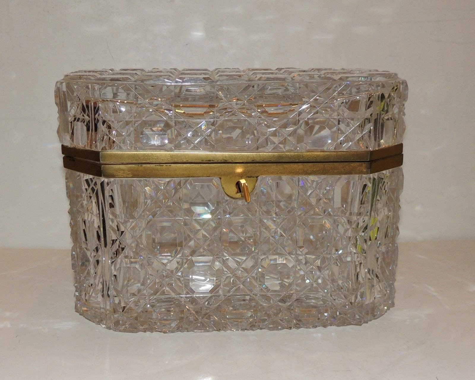 Beautiful hexagon French Baccarat cut crystal and beveled make the wonderful pattern on this large box with doré bronze trim and key. 

Baccarat France etched mark on bottom corner

Measures: 8.25"L x 5" W x 6" H

Please note: One