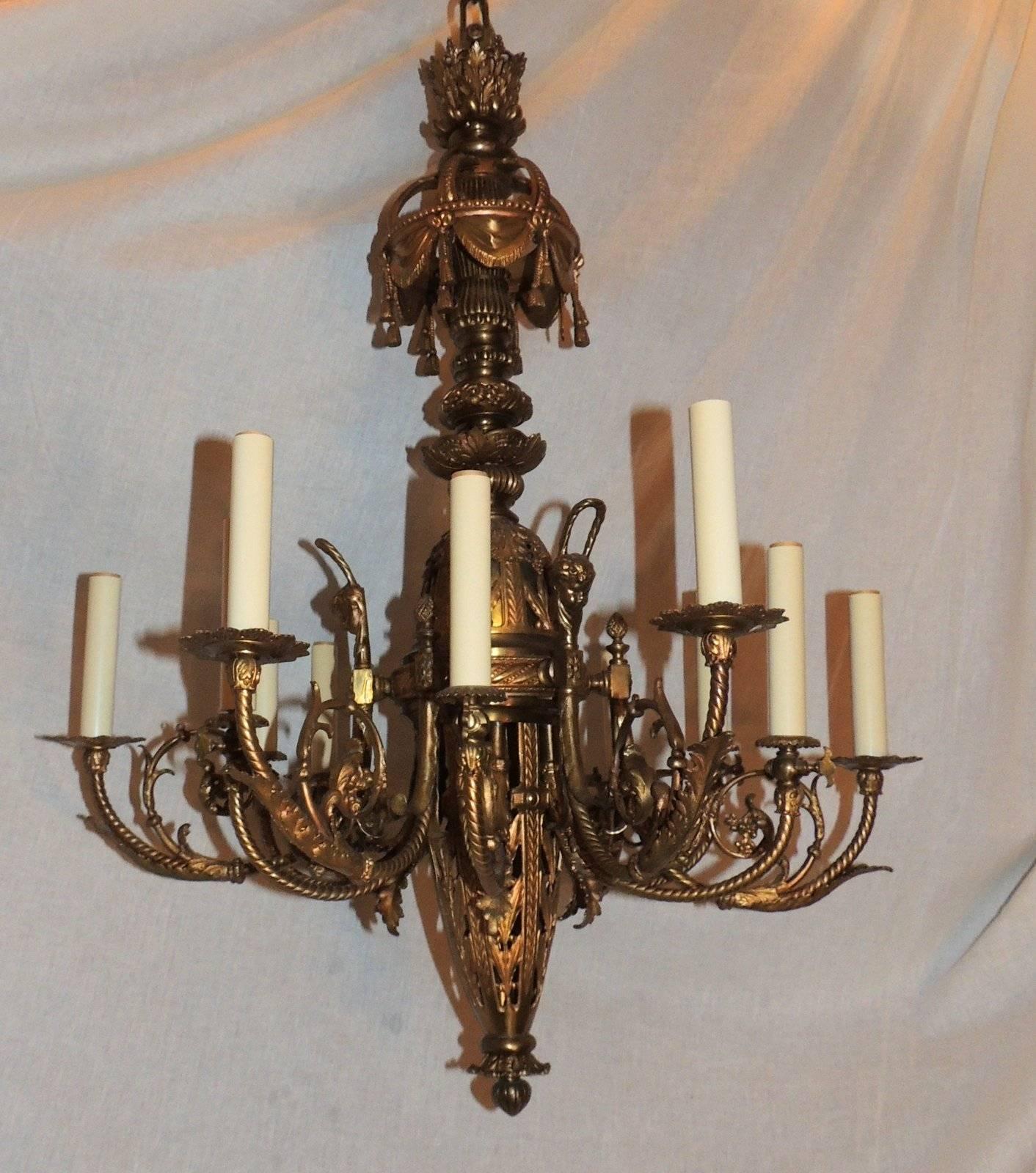 This wonderful doré bronze twelve-light chandelier has a wonderful top with draped swag, etched detail throughout and cherubs accenting the top.
Measures: 24