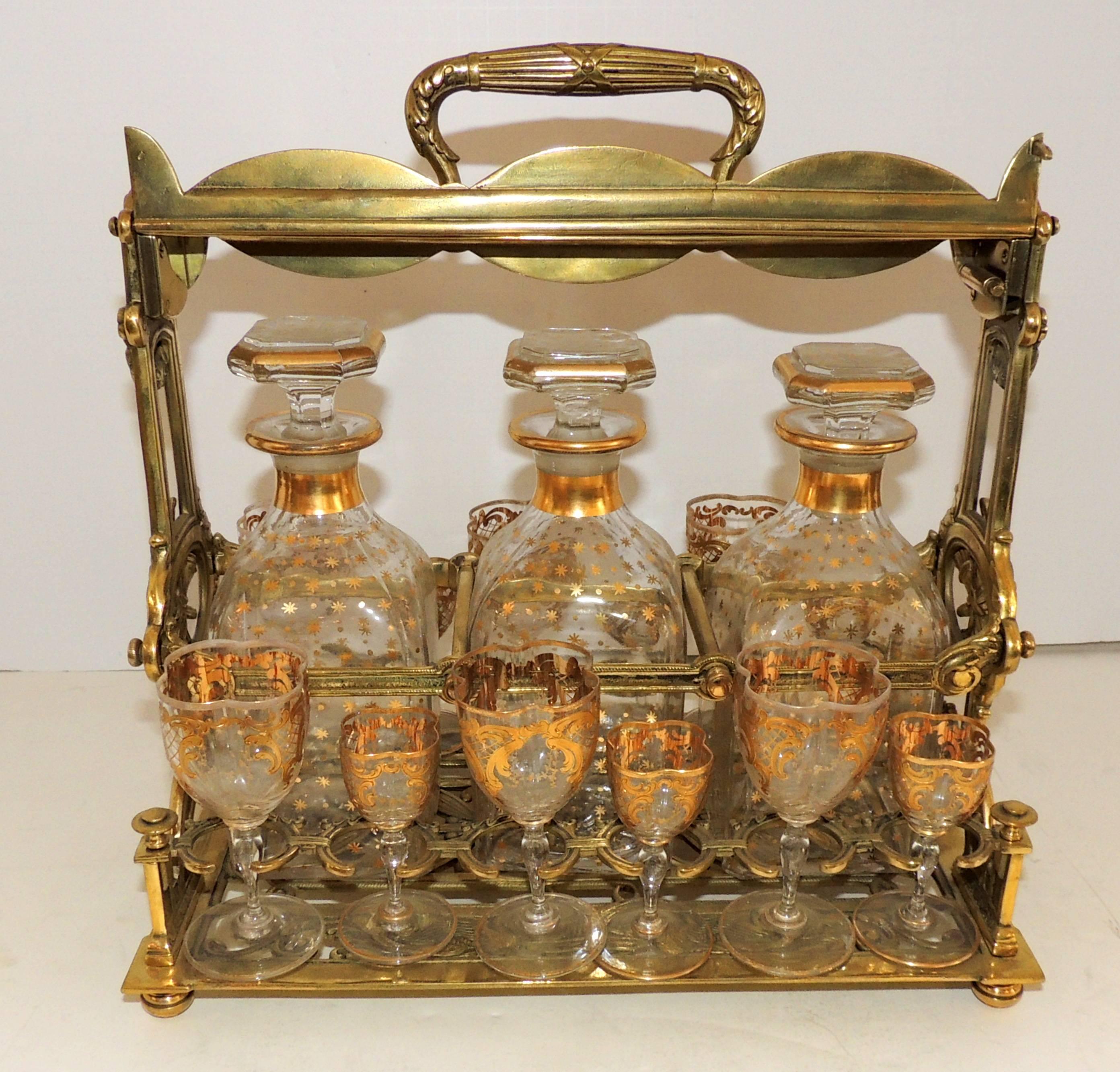 Wonderful French Bronze Bow Swag Crystal Tantalus Liquor Decanter Bar Ware Set In Good Condition In Roslyn, NY
