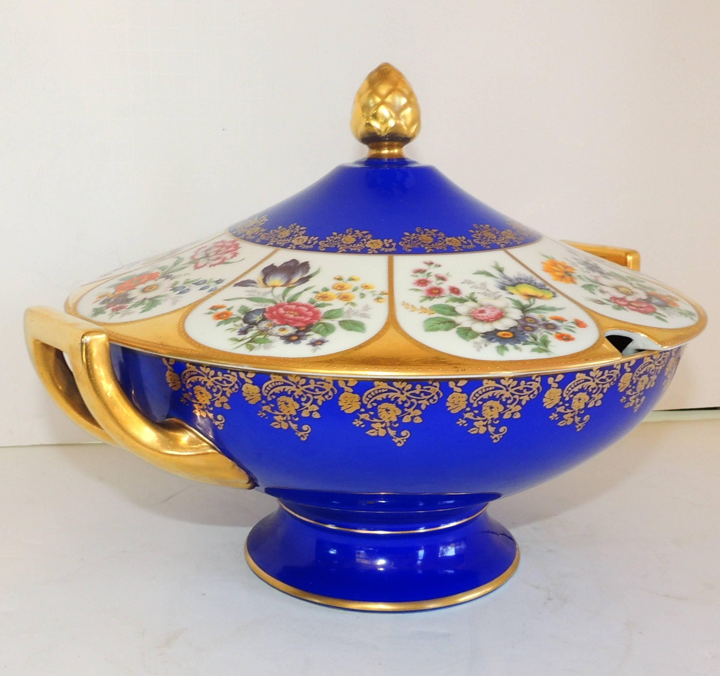 Early 20th Century Wonderful German Hand-Painted Porcelain Hutschenreuther Three-Piece Tureen Set For Sale