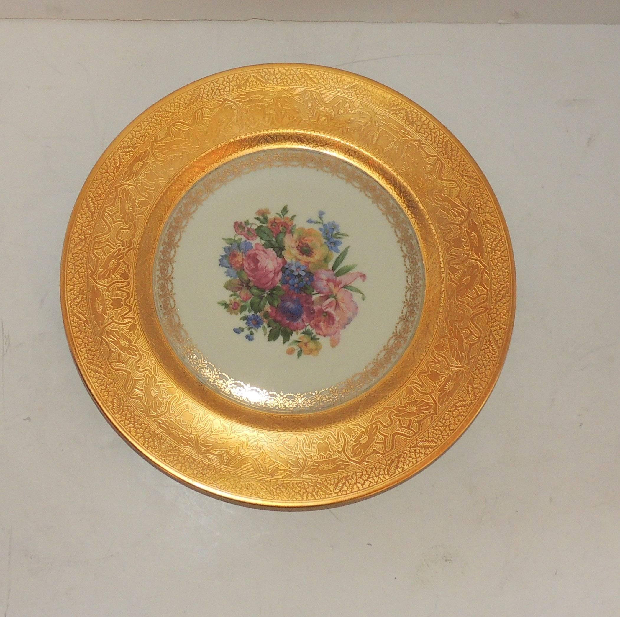 Set of 12 Heinrich & Co. Selb Bavaria Gold Encrusted Floral 11" Dinner Plates

2.25 inch Gold encrusted dinner plates with filigree interior trim and multi-color floral centre.

All in used, very lightly used condition.