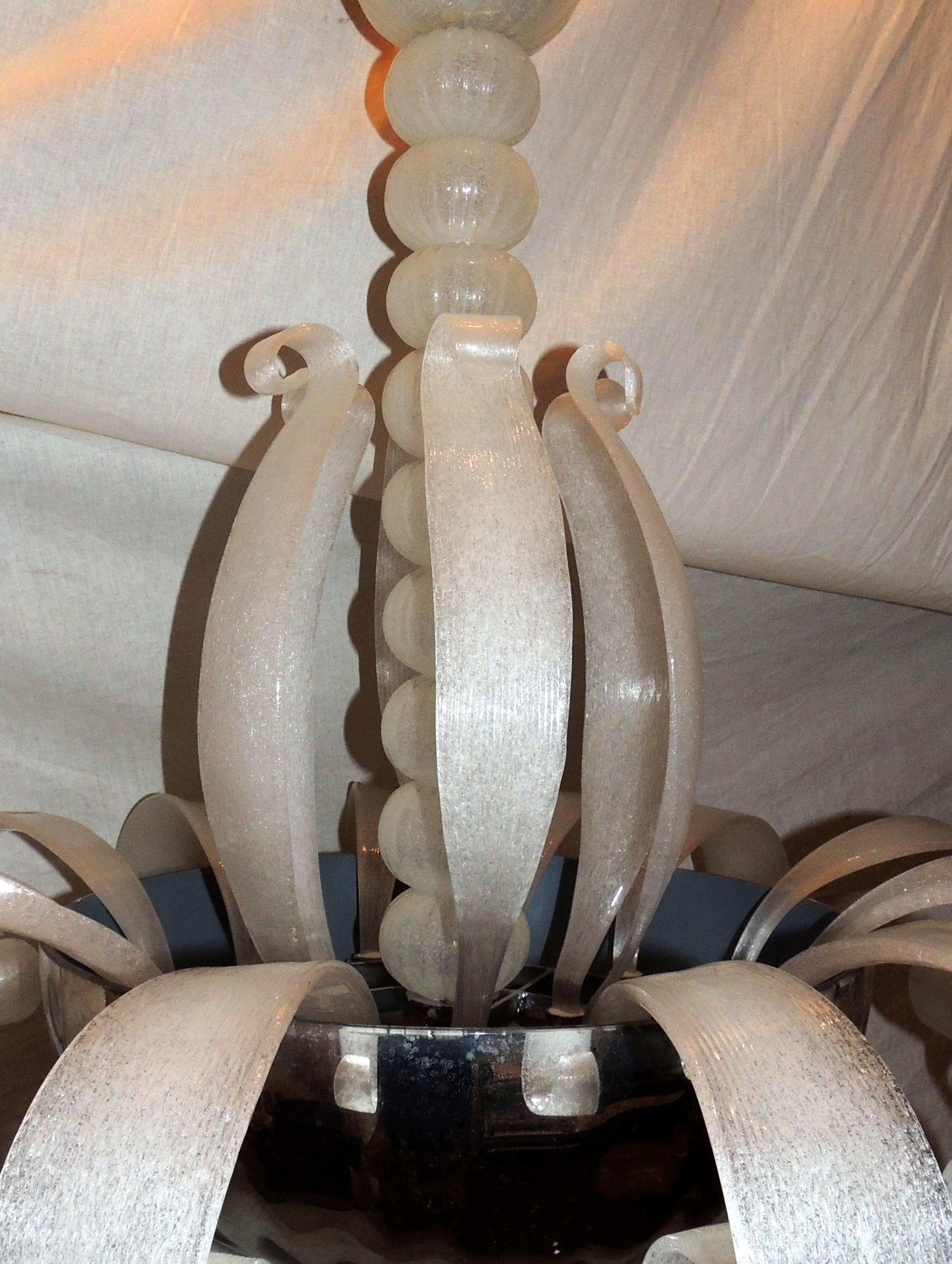 Mid-Century Modern Venetian Blown Glass Fixture Transitional Leaf Chandelier In Excellent Condition In Roslyn, NY