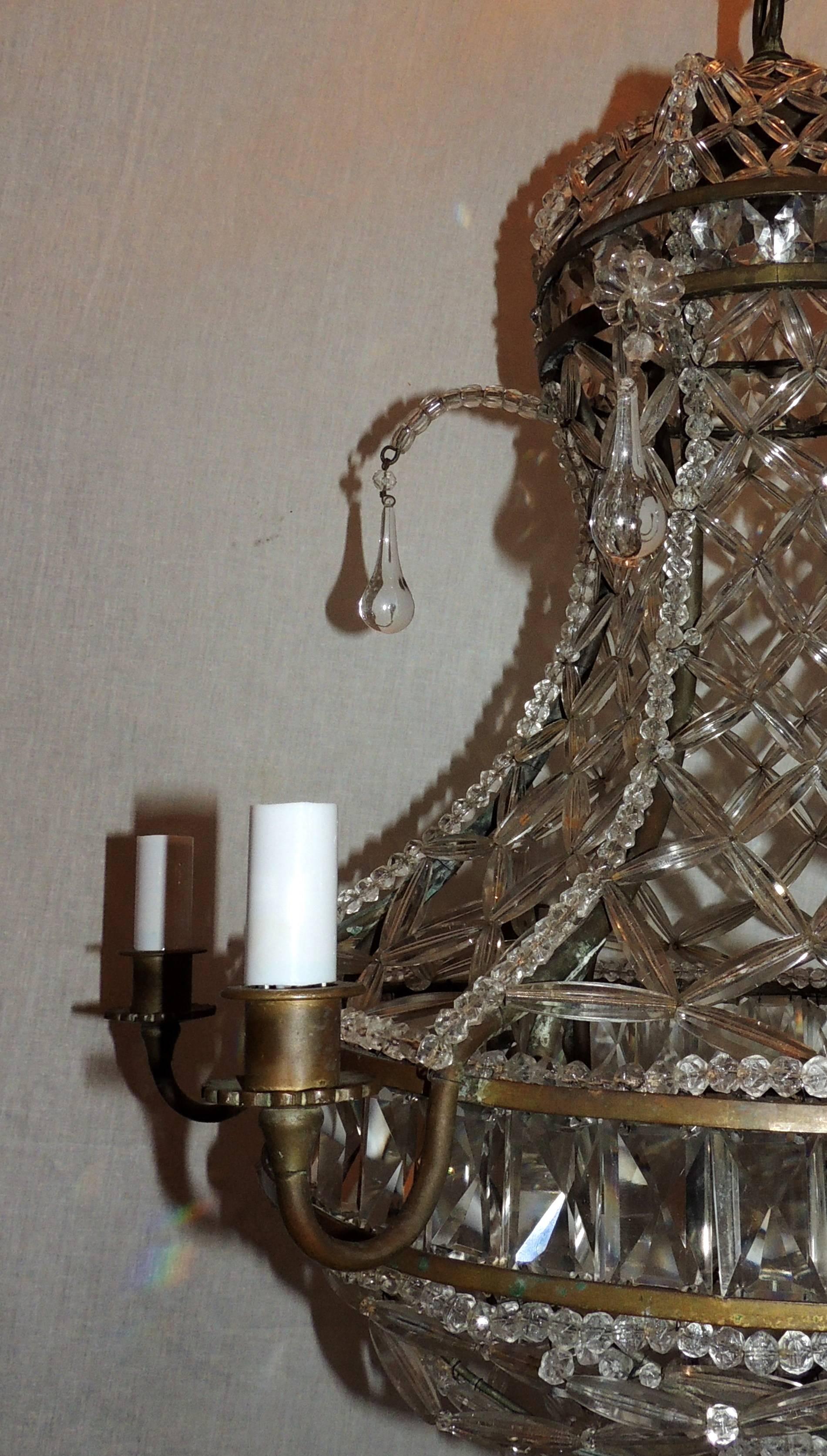 Wunderschöne französische Bronze-Kristall-Gitter-Perlenkorb-Kronleuchter-Leuchte (Mitte des 20. Jahrhunderts) im Angebot