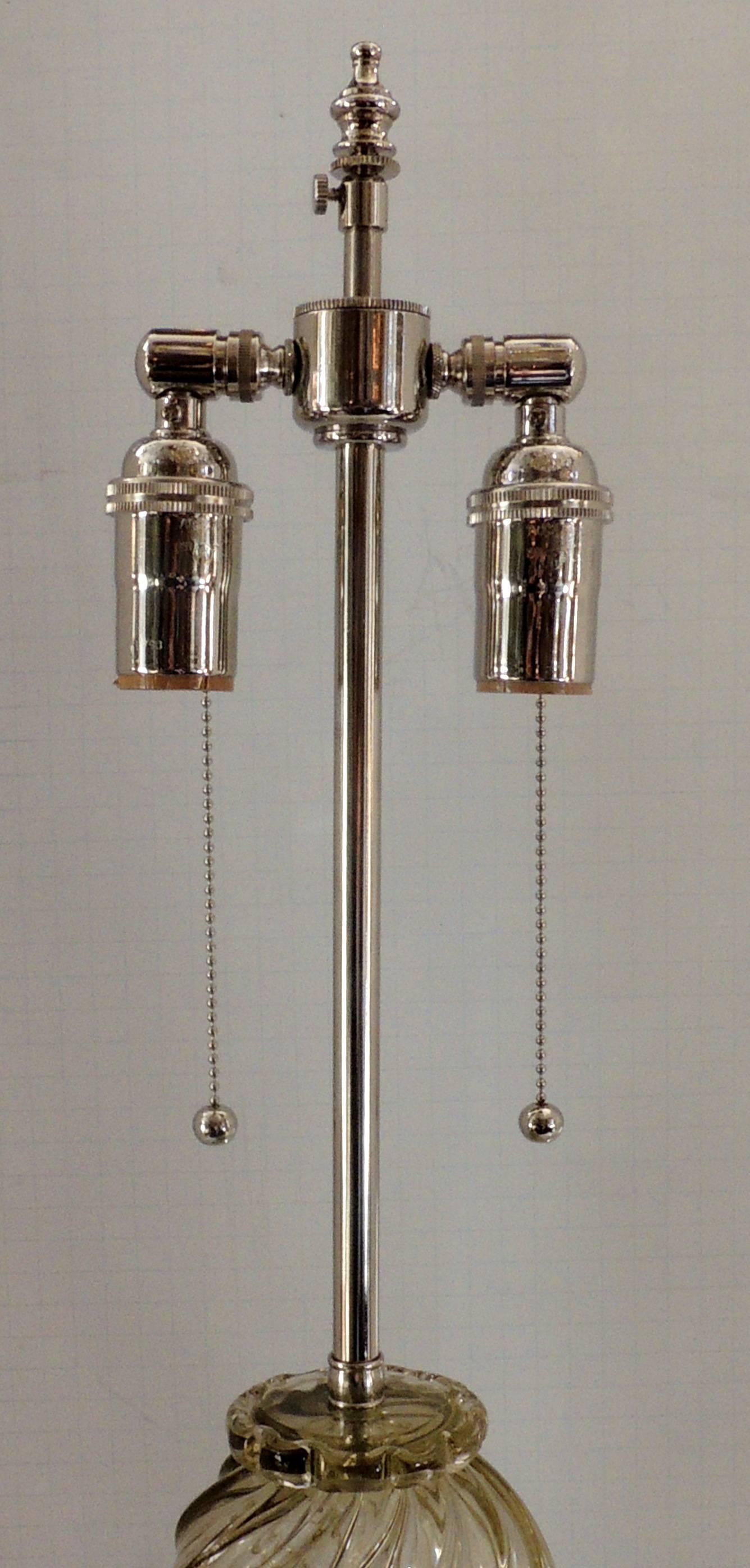 Zwei italienische venezianische Deko-Lampen aus Muranoglas mit Wirbeln, Mid-Century Modern (Moderne der Mitte des Jahrhunderts) im Angebot