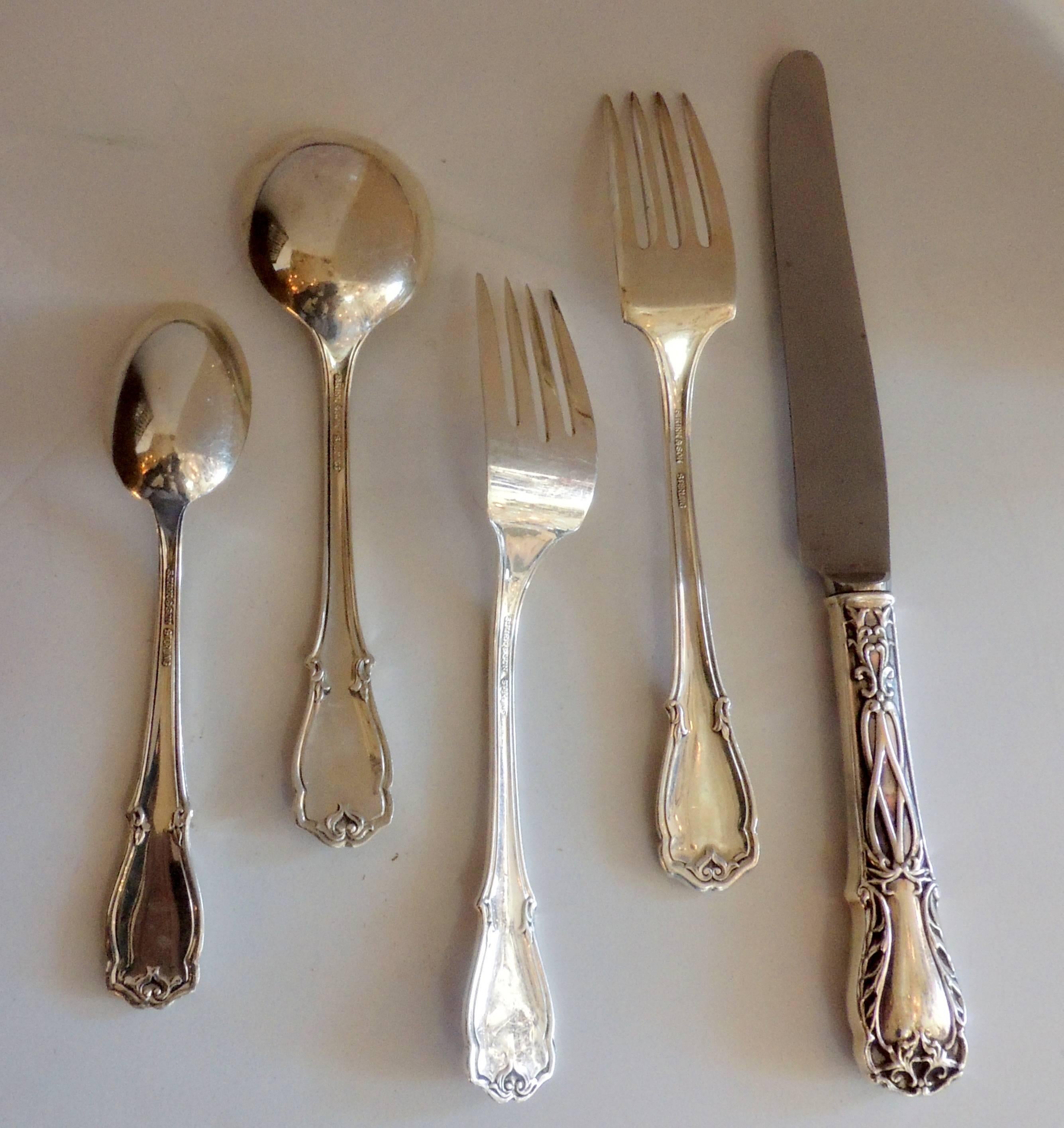 Kirk & Son Sterling Silver Flatware Box Set Quadrille Pattern 67 Pieces Serving In Good Condition In Roslyn, NY