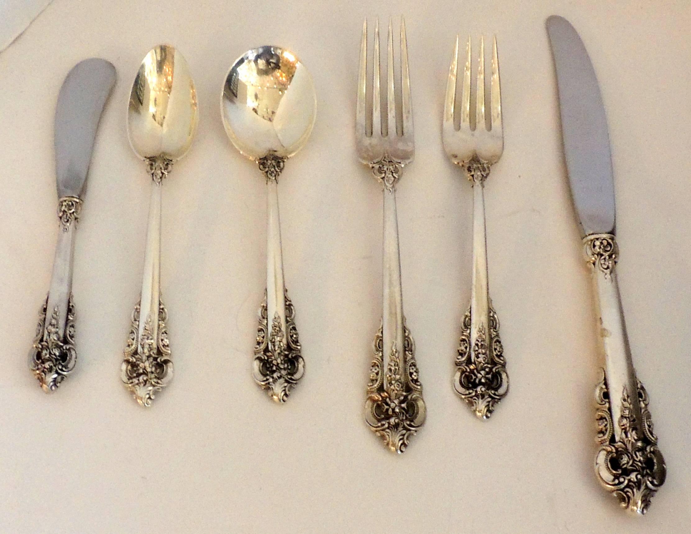 A wonderful set of Wallace sterling silver flatware eight place settings of grande baroque pattern with a total of 48 pieces and no monogram.
Set consisting of:
9