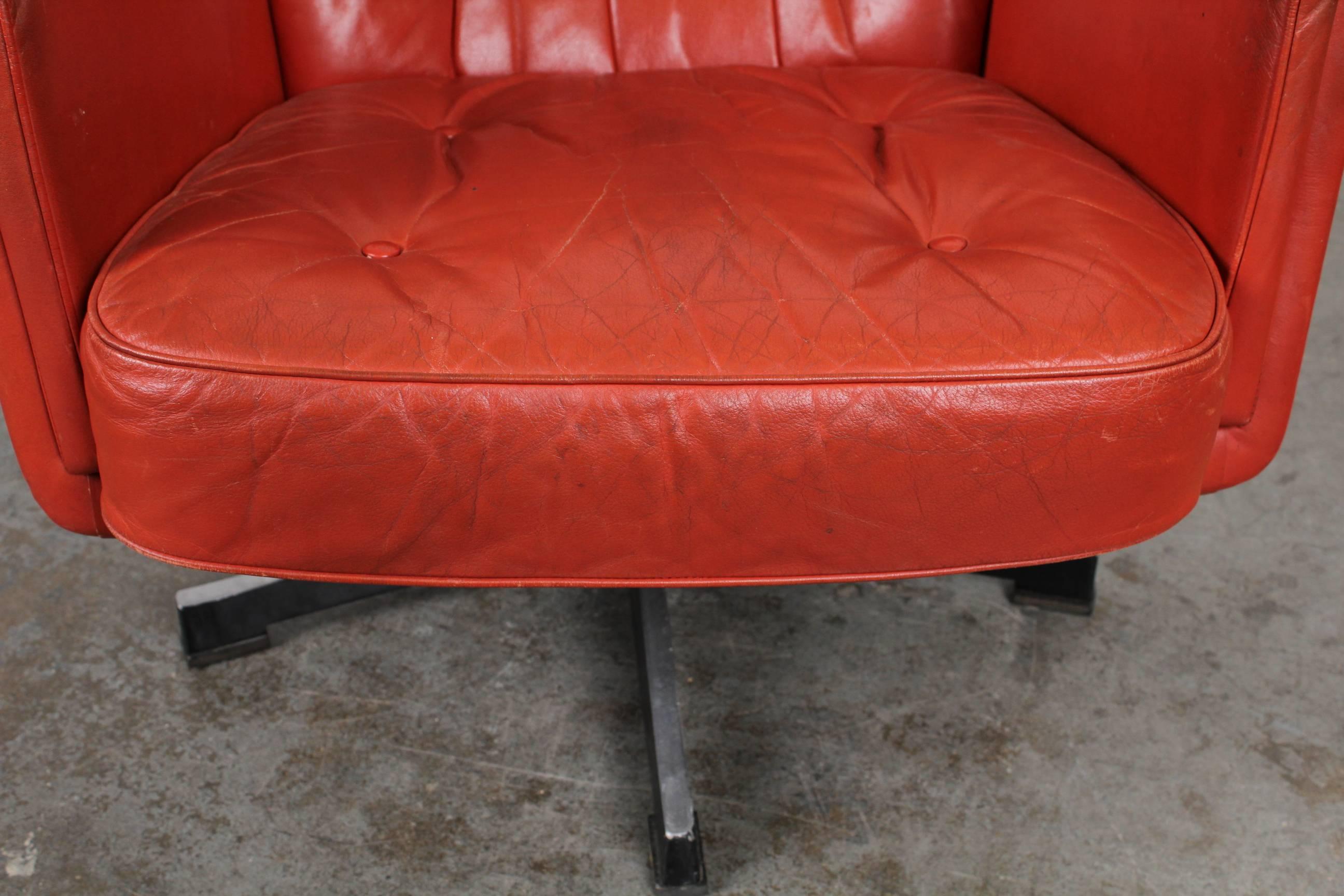 Mid-Century Modern Red Leather Swivel Chair 3