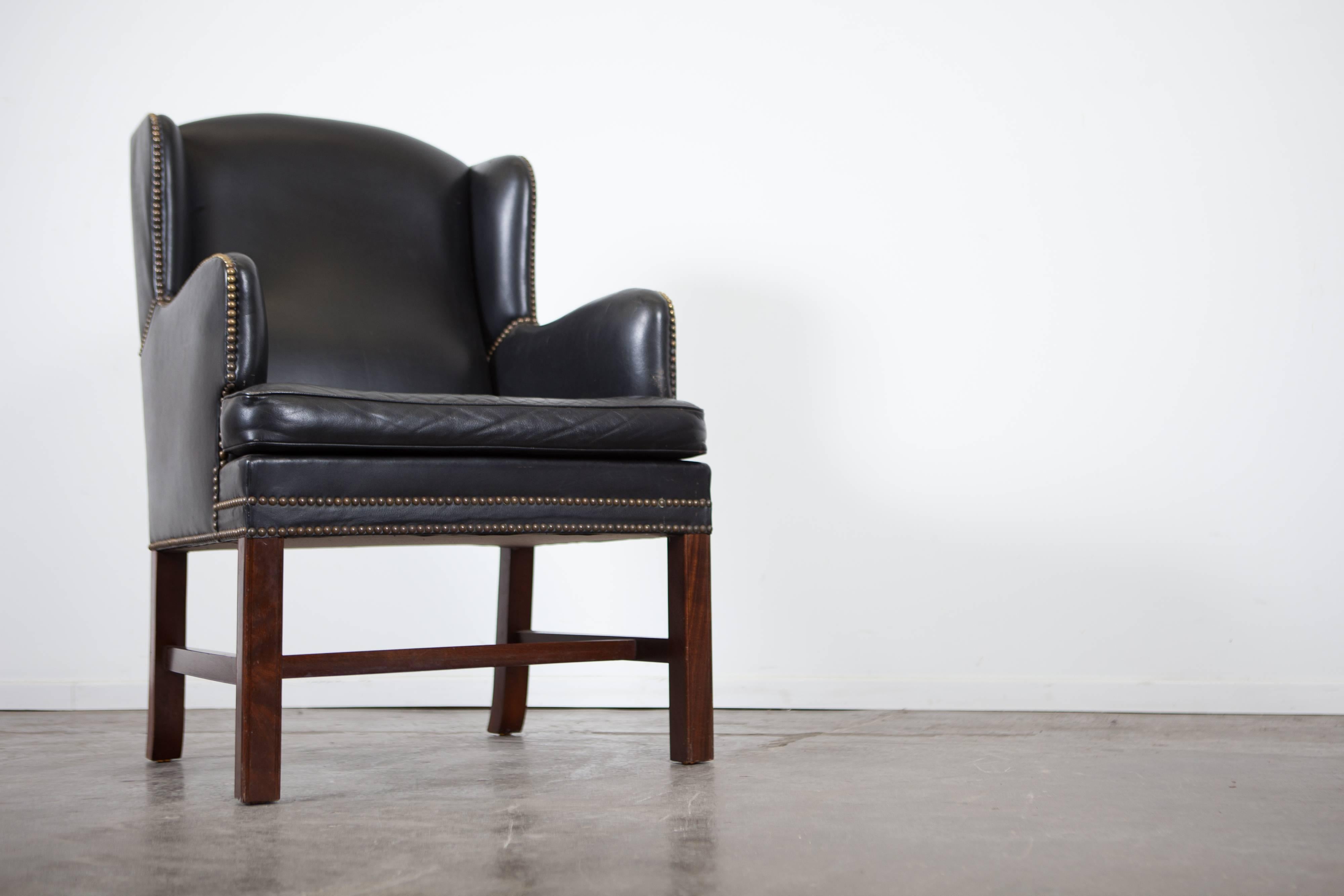 Mid-Century Black Leather Lounge Chair In Excellent Condition In North Hollywood, CA