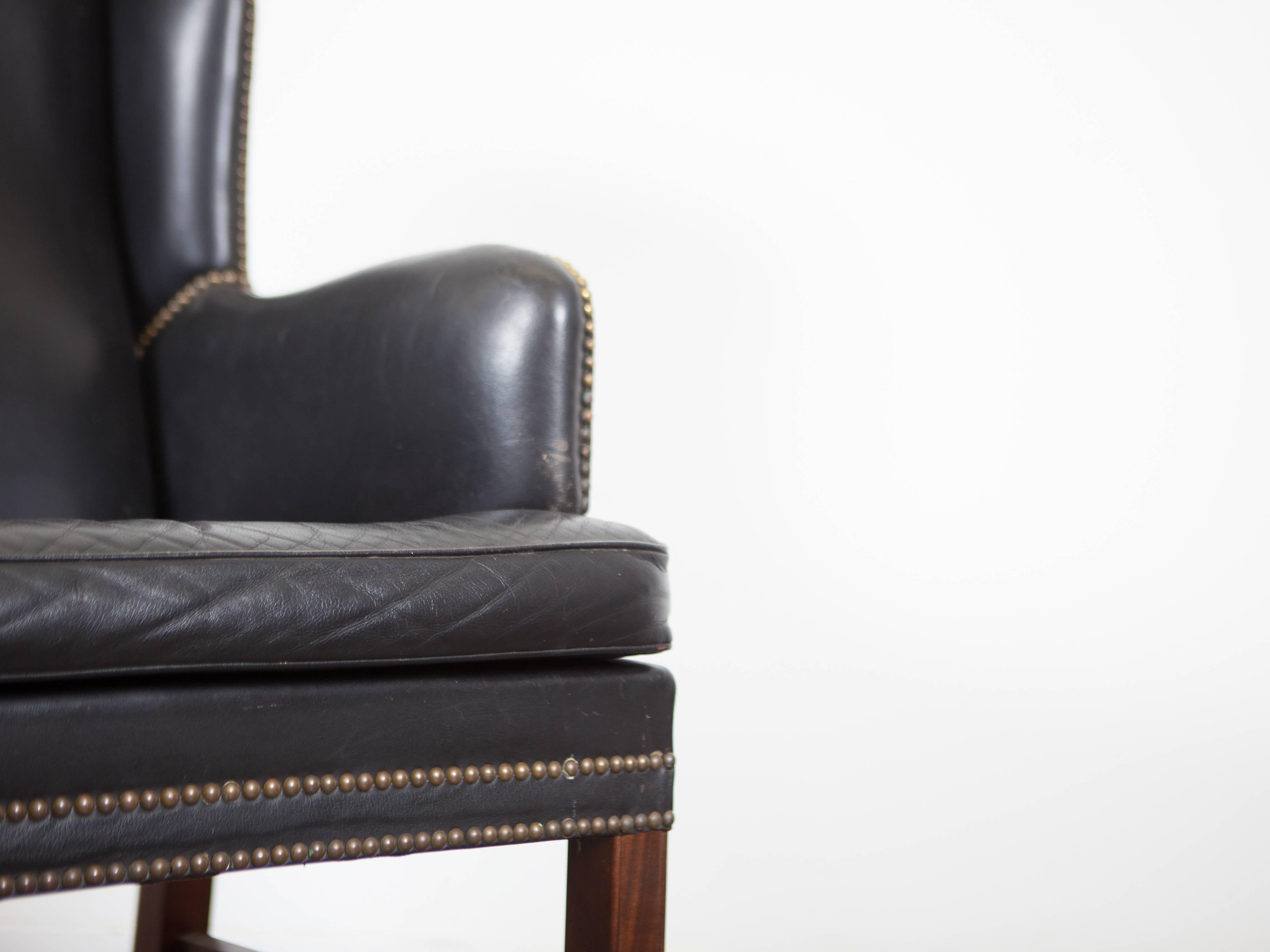 Mid-Century Black Leather Lounge Chair 3