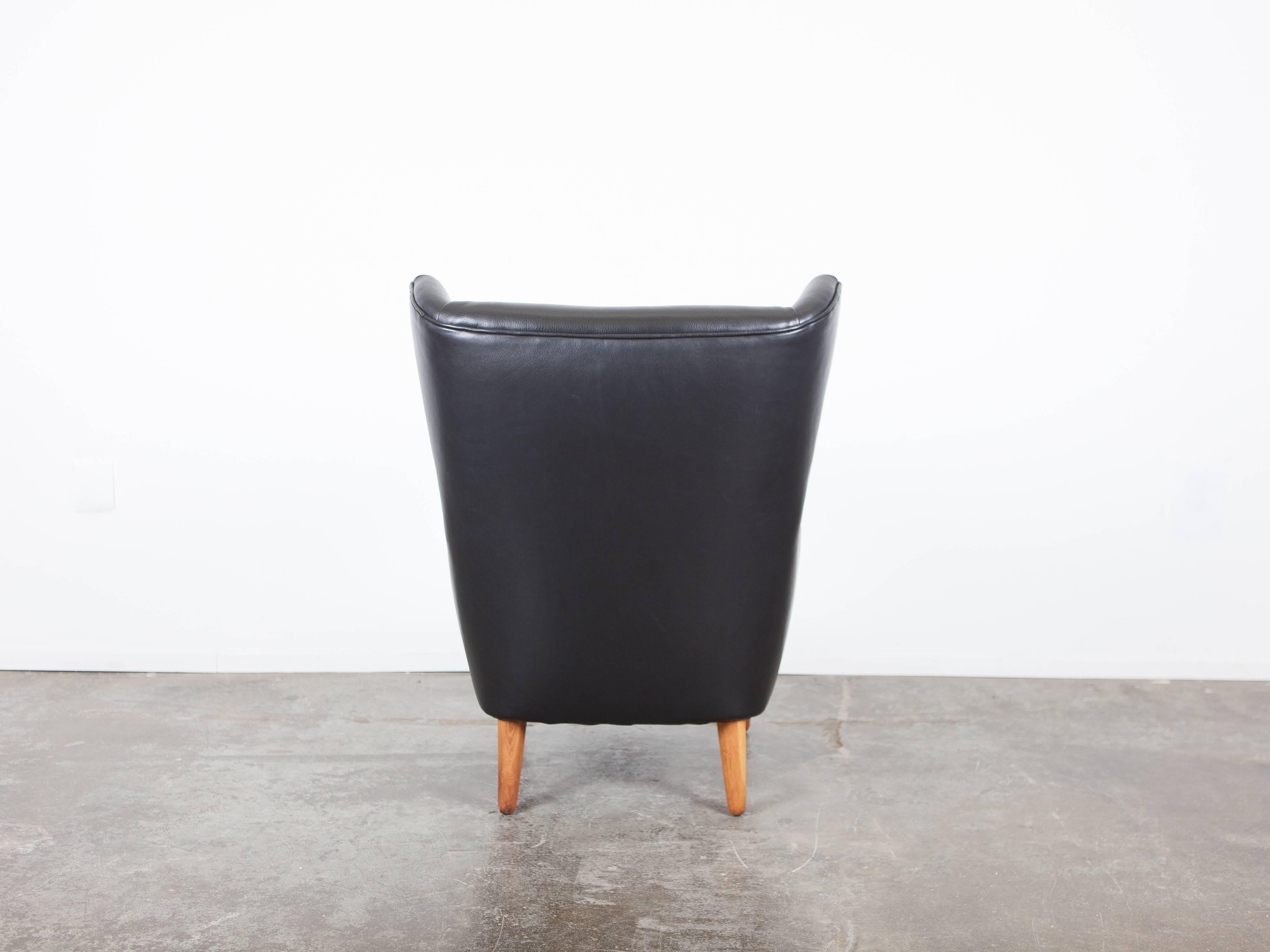 Mid-Century Modern Svend Skipper Black Leather Lounge Chair