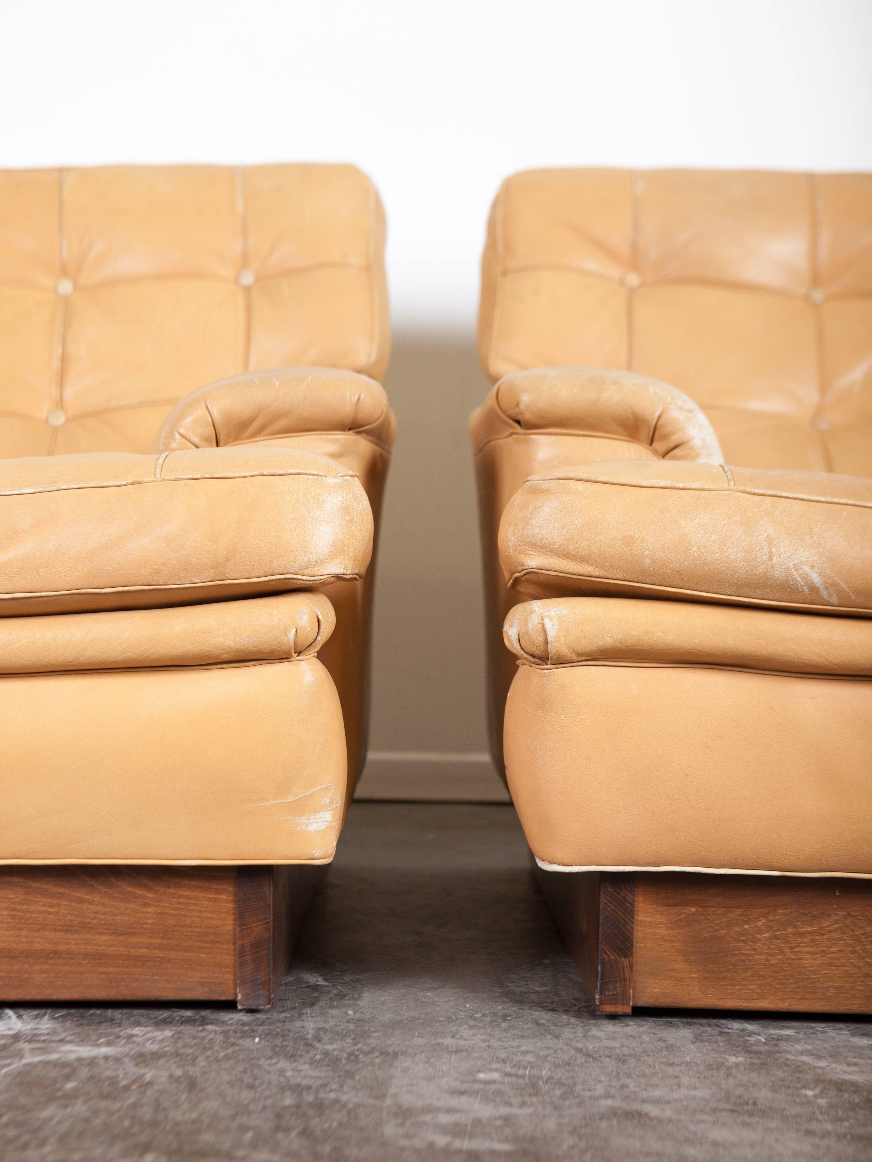'Merkur' Tan Leather Lounge Chairs by Arne Norell In Excellent Condition In North Hollywood, CA