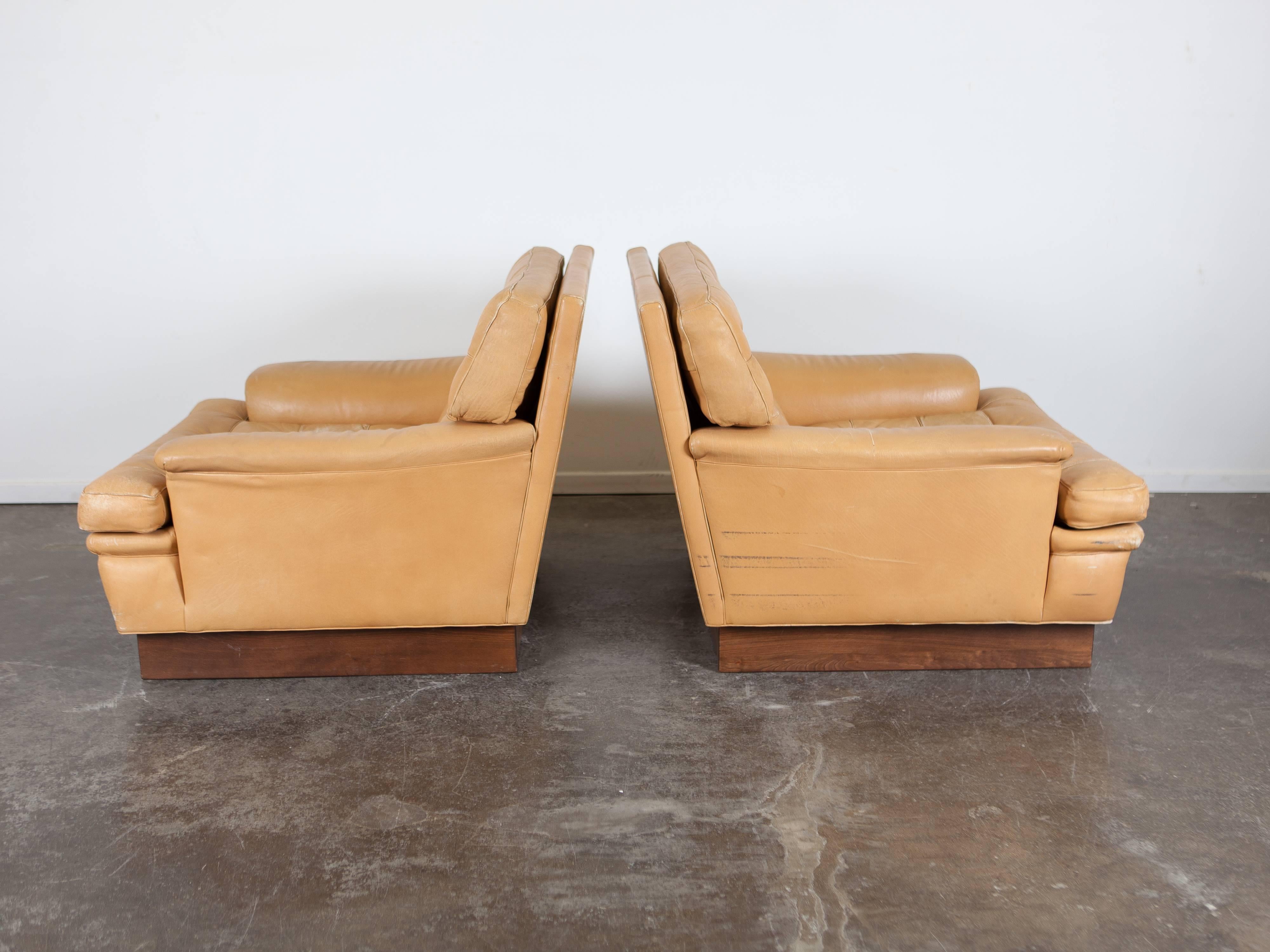 Mid-Century Modern 'Merkur' Tan Leather Lounge Chairs by Arne Norell