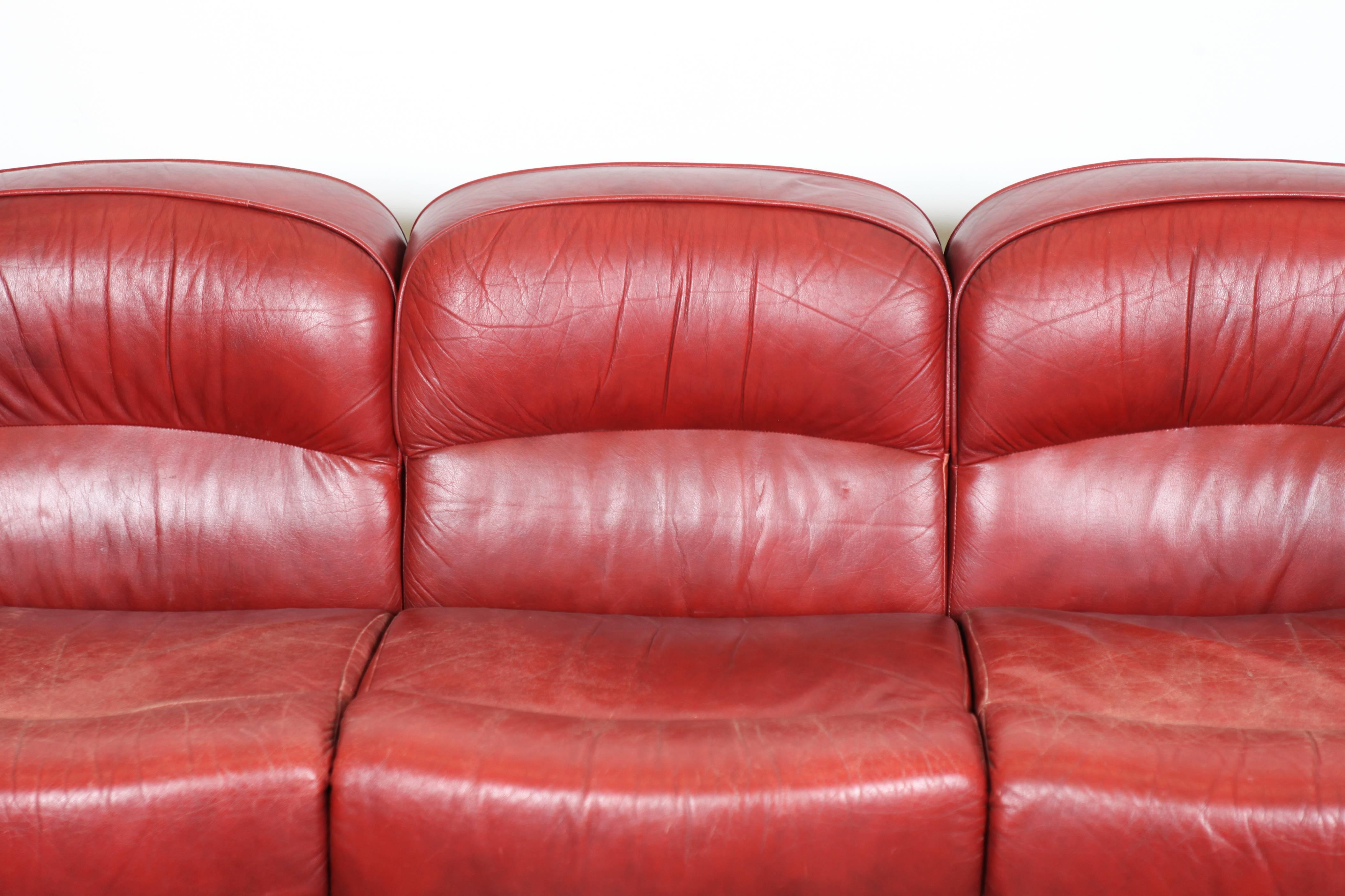 Mid-Century Modern Red Leather Sofa by Hämeen Kalustaja, Finland, 1970's In Excellent Condition In North Hollywood, CA