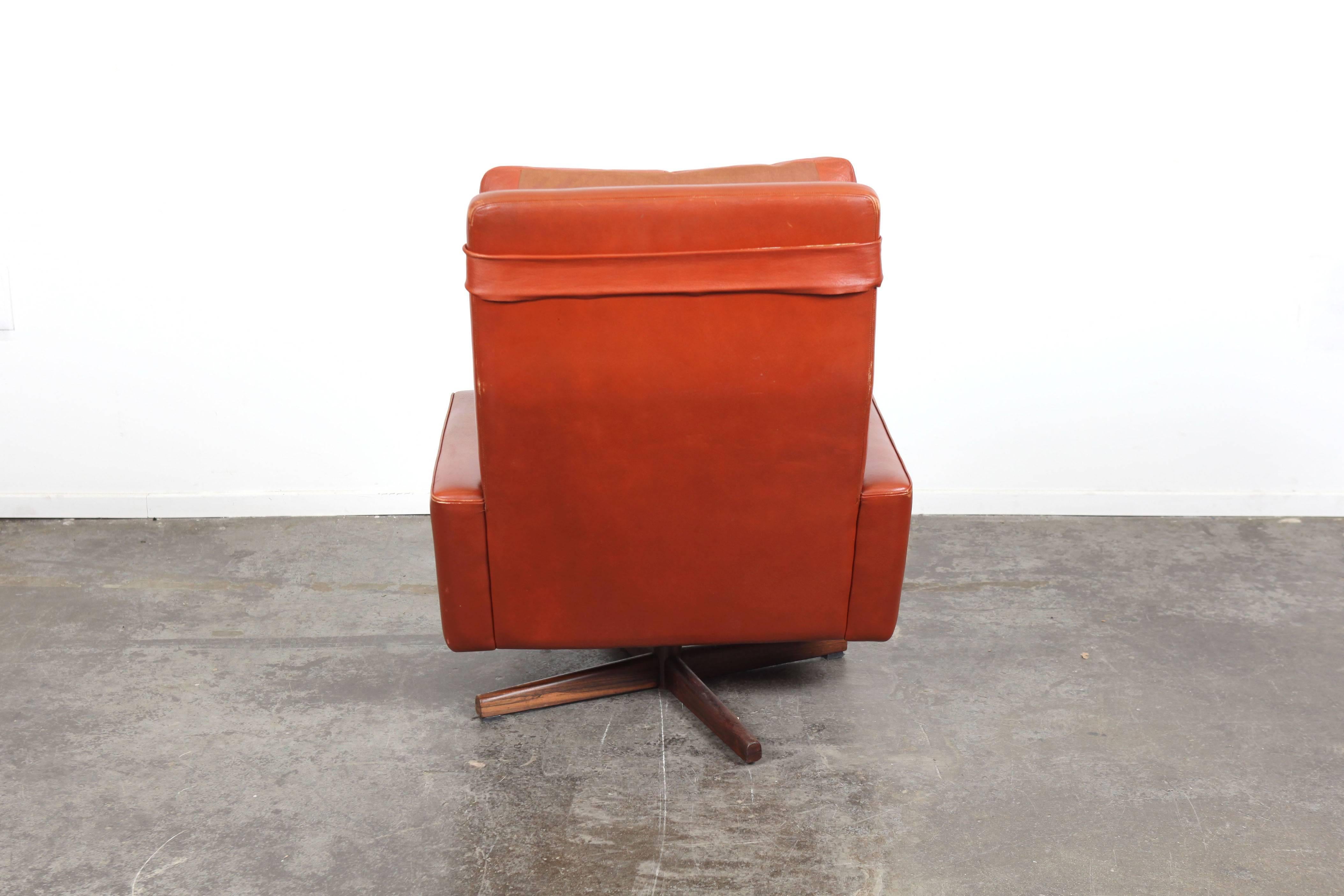 Norwegian Mid-Century Fredrik Kayser Swivel Lounge Chair For Sale