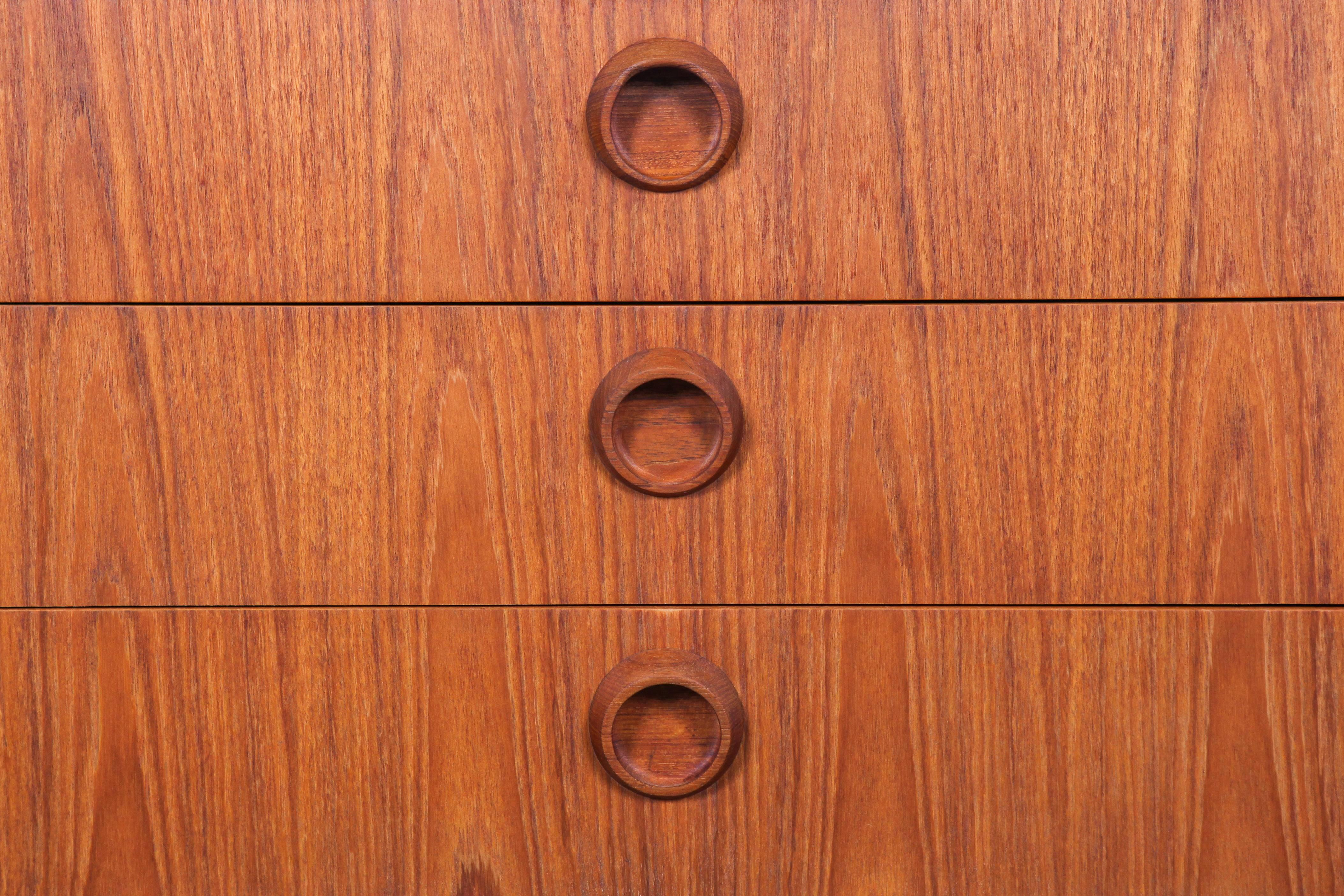 English Mid-Century Modern Teak Sideboard by McIntosh In Excellent Condition In North Hollywood, CA