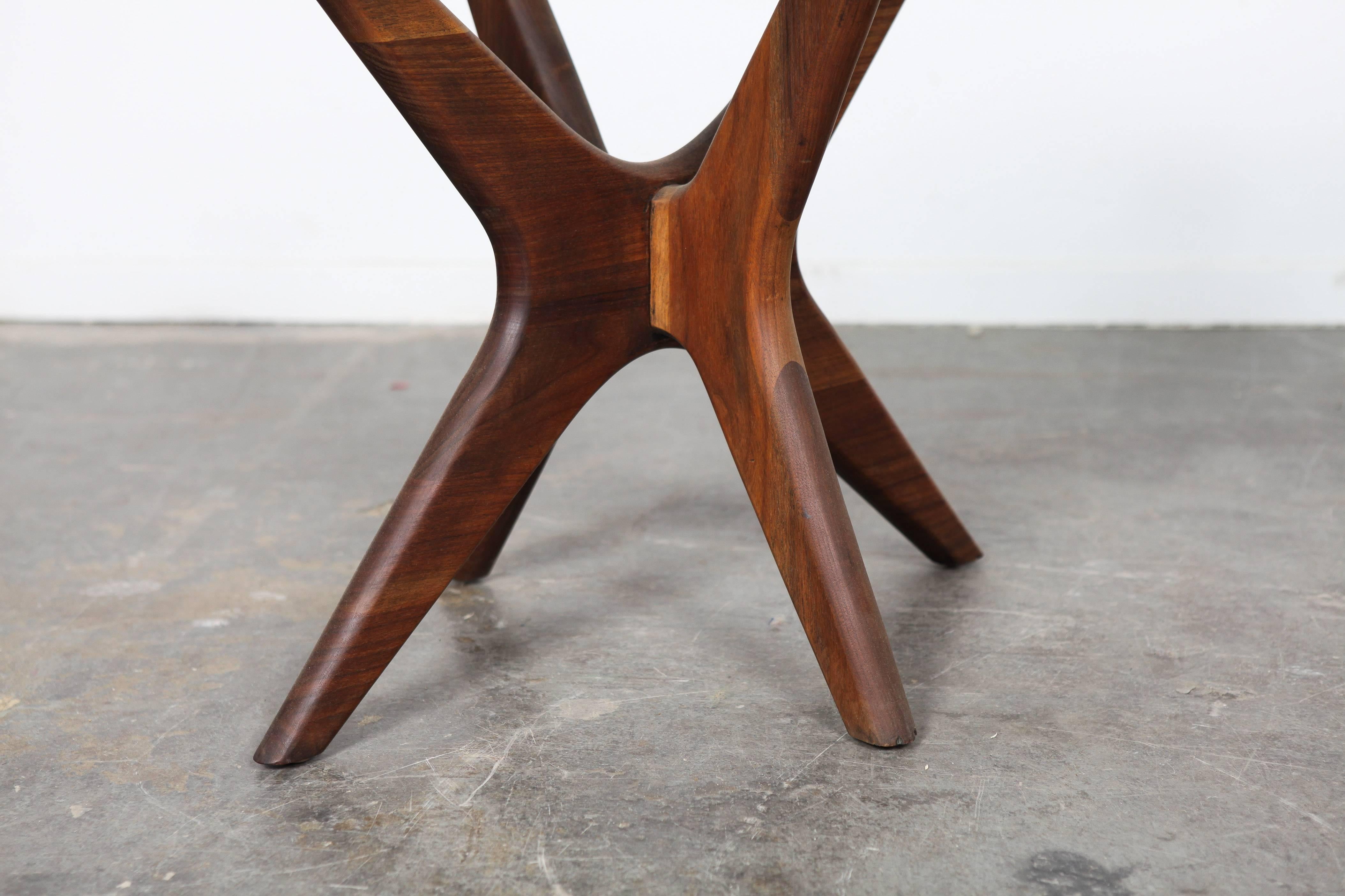 Pair of Mid-Century Walnut End Tables by Adrian Pearsall for Craft Associates In Excellent Condition In North Hollywood, CA