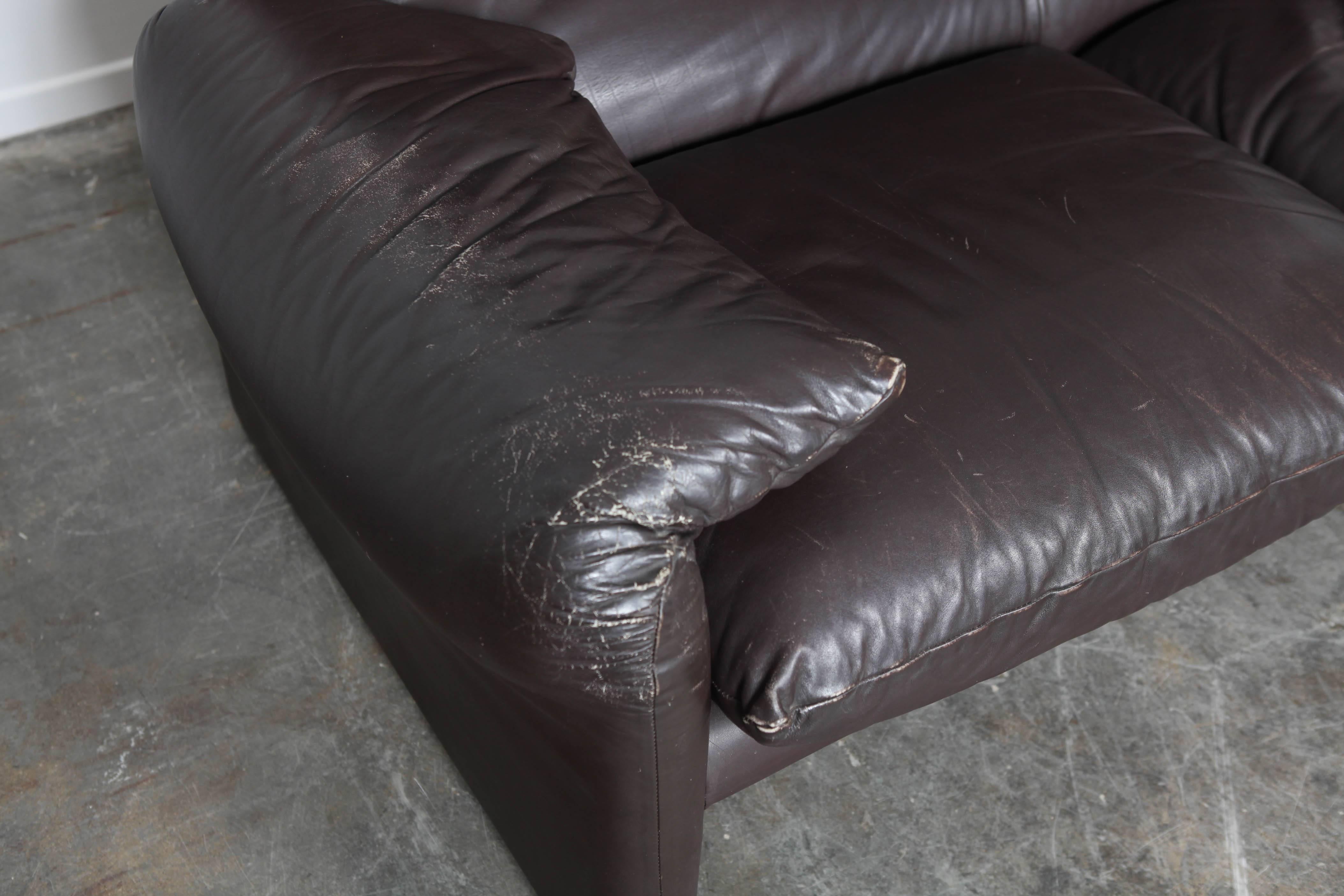 leather sofa with adjustable headrests