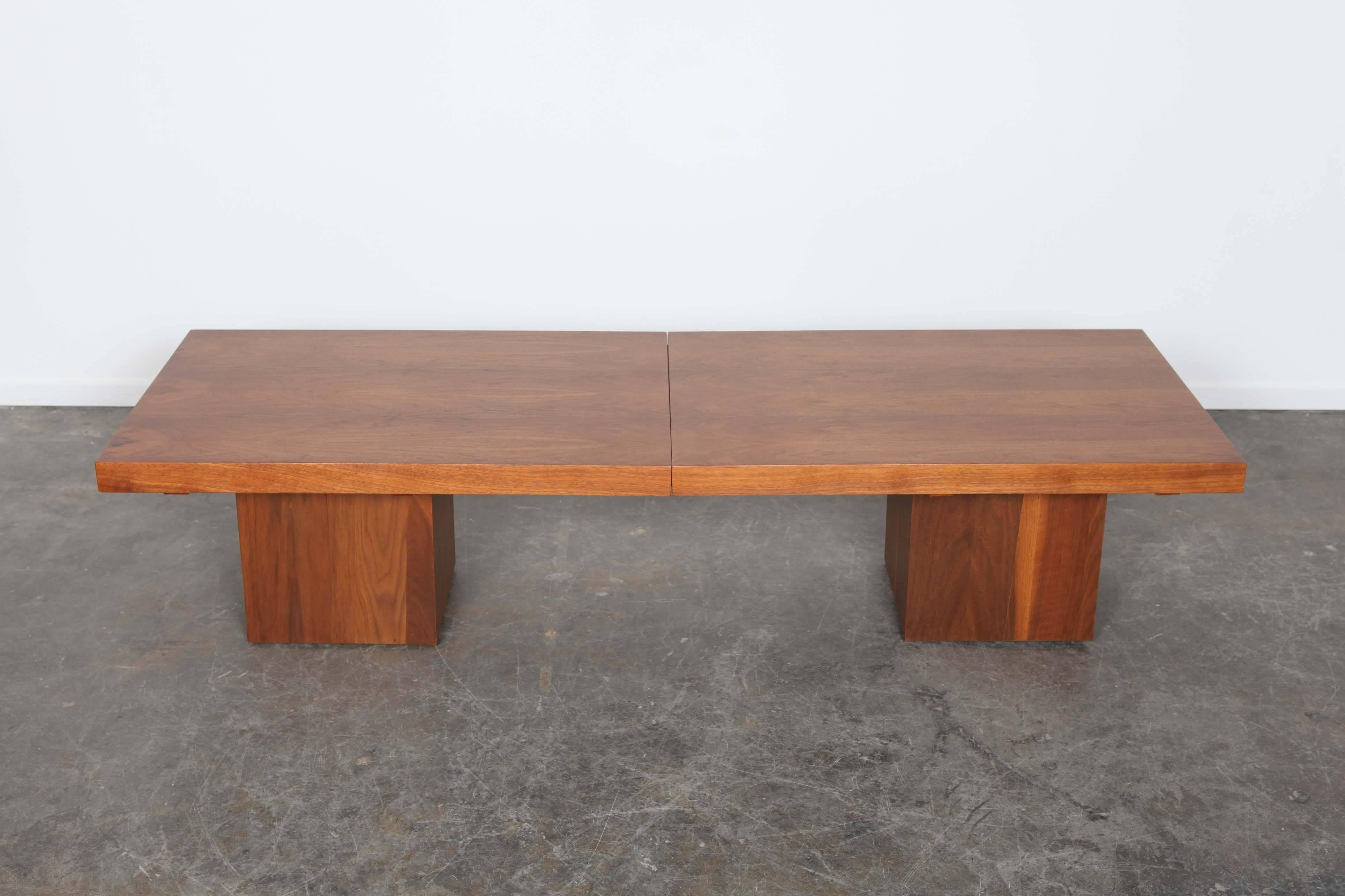 Mid-Century Modern John Keal expanding coffee table for Brown Saltman, circa 1950s. Measures 95 inches fully extended.