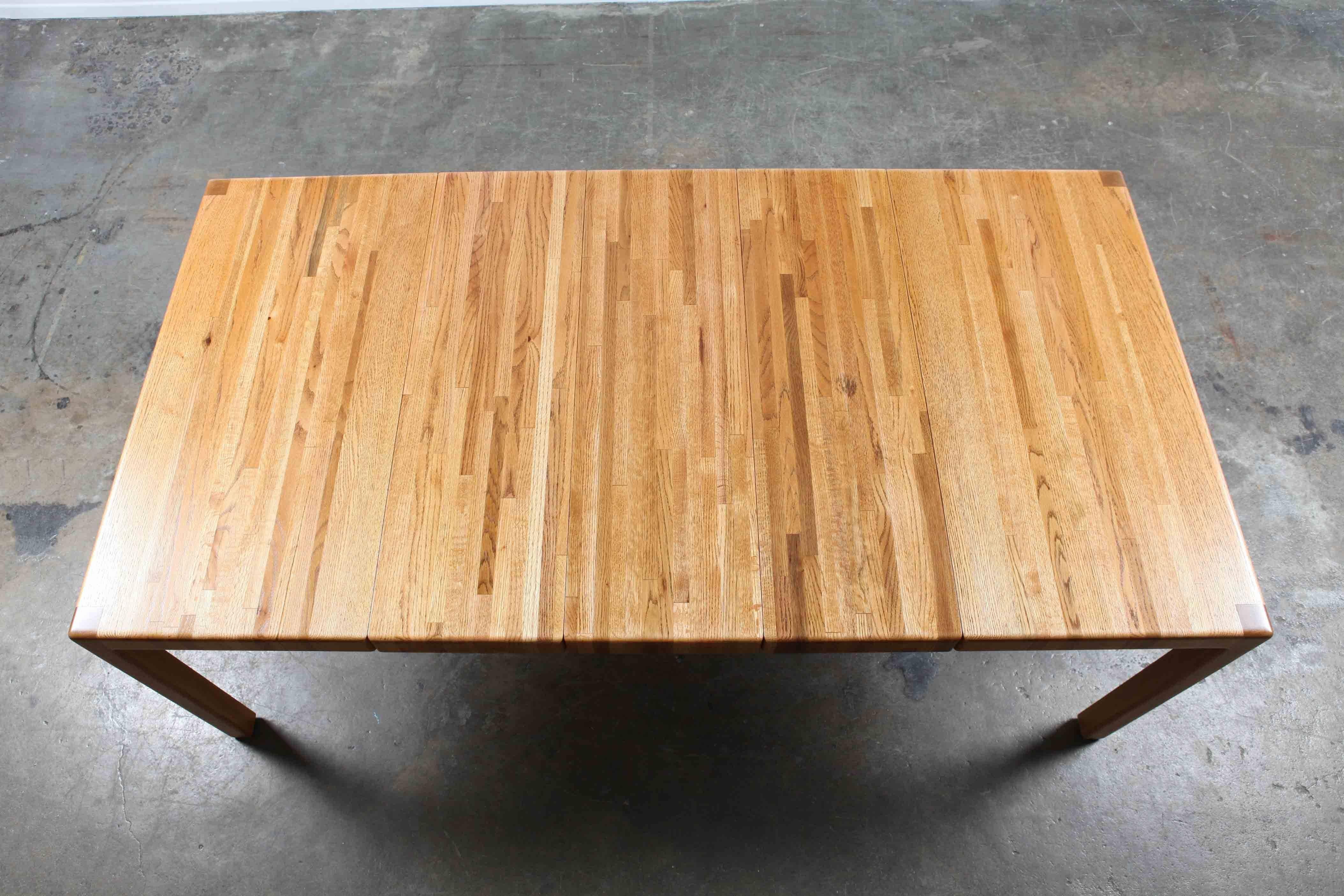 Solid Oak Parsons Dining Table with Three Extensions by Lou Hodges In Excellent Condition In North Hollywood, CA