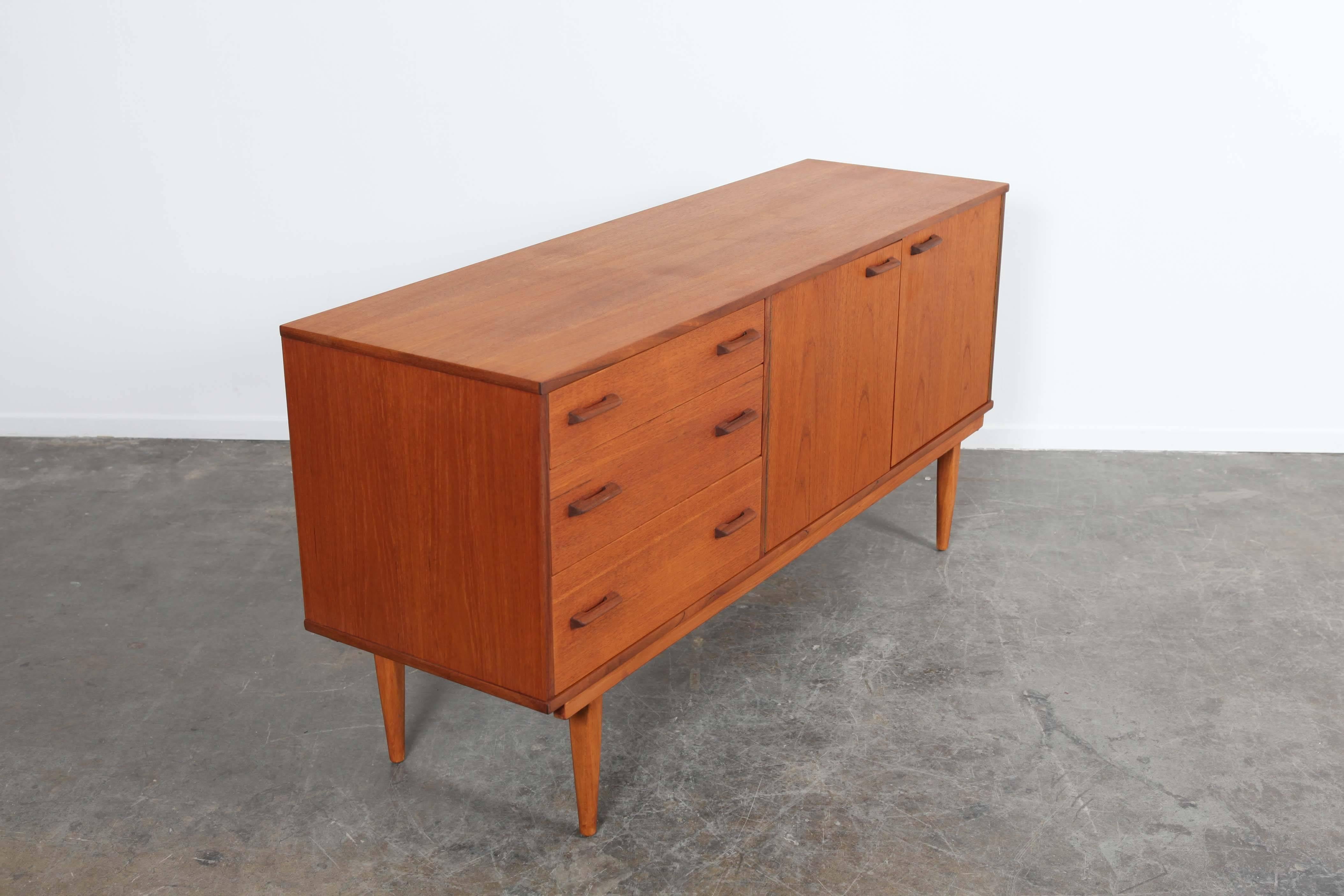 English Mid-Century Modern Three-Drawer Teak Sideboard In Excellent Condition In North Hollywood, CA