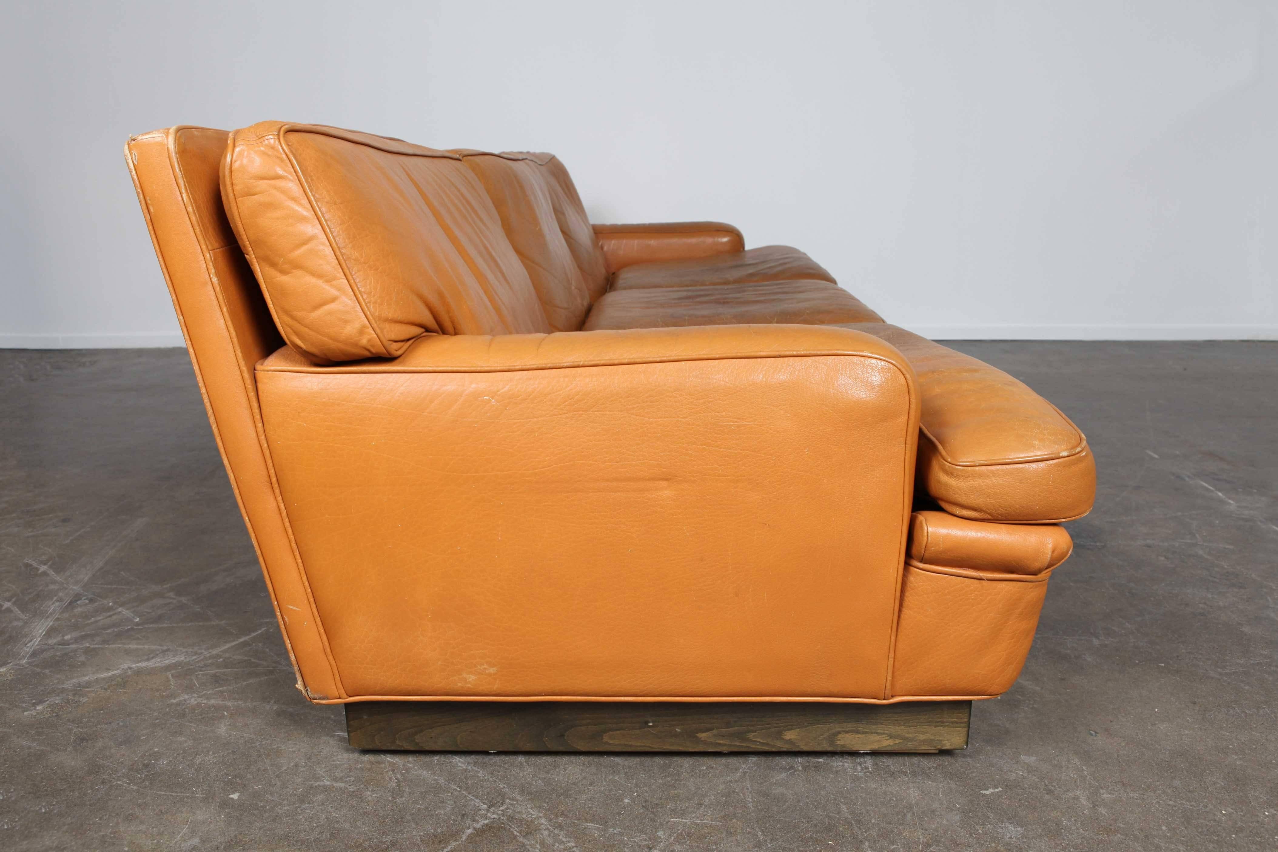 Mid-Century Modern Three-Seat Camel Leather Sofa Attributed to Arne Norell