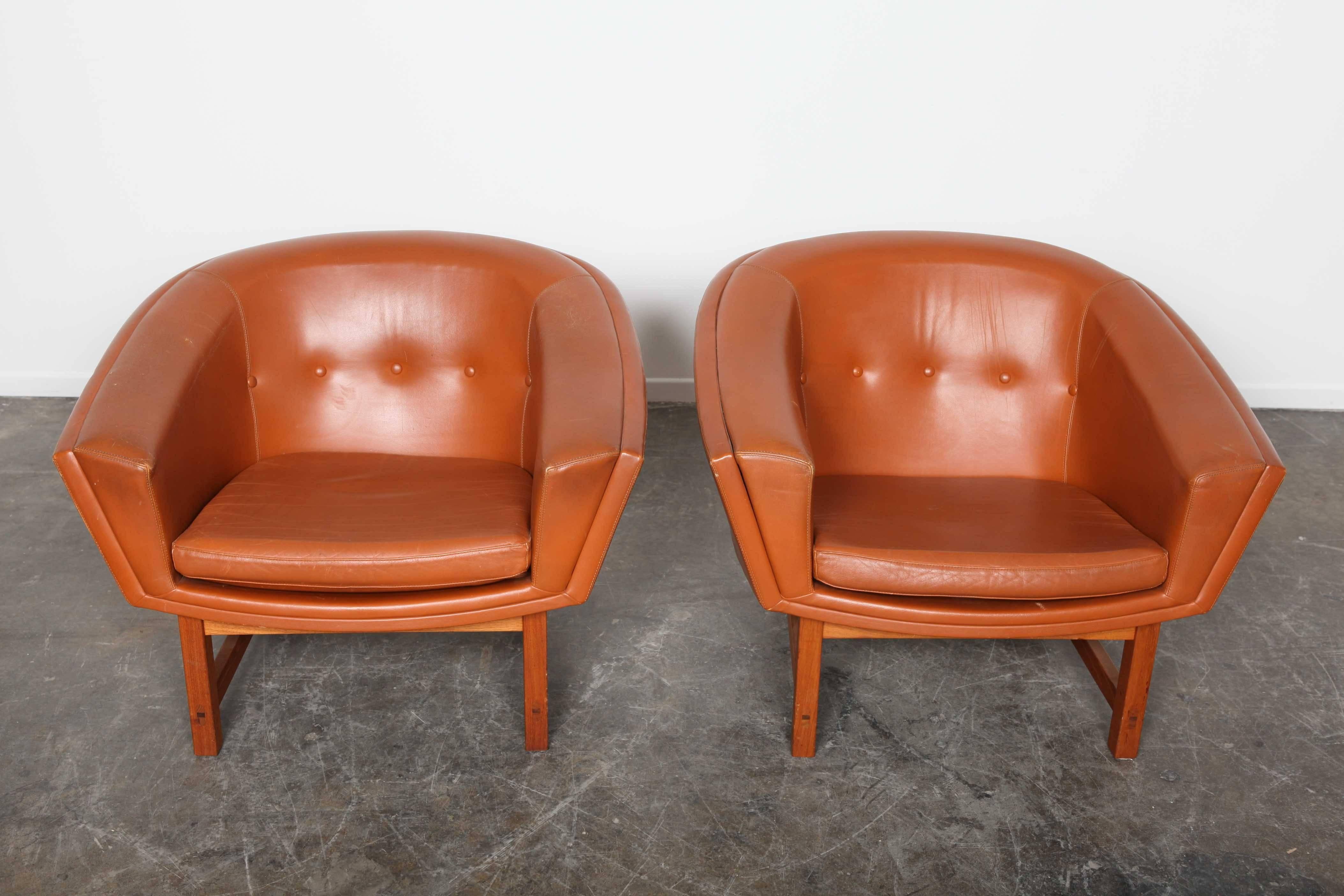 Corona leather armchair Lennart Bender. Base in teak. Original leather.
