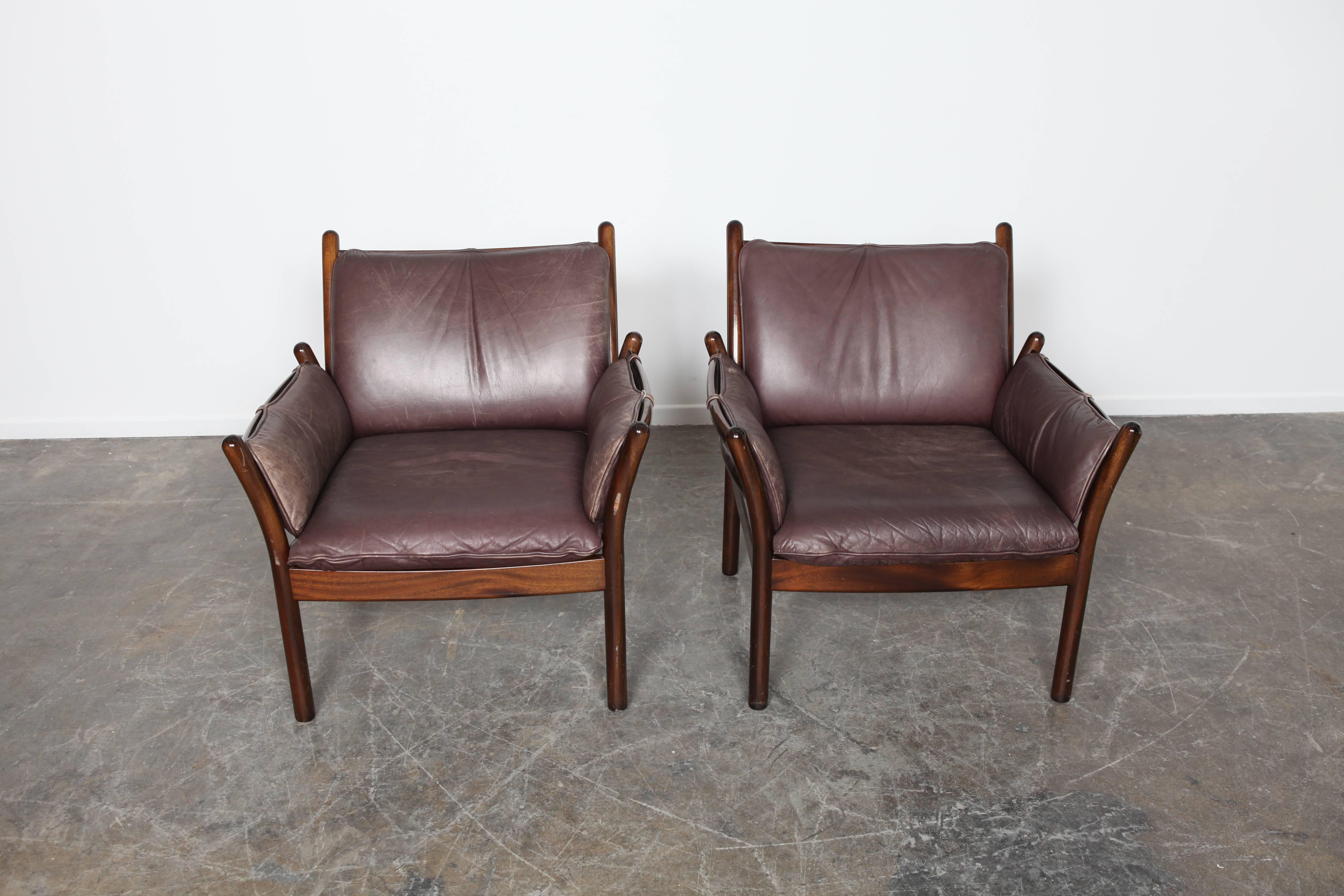 Pair of leather lounge chairs on wood frame by Illum Wikkelsø. Original leather.